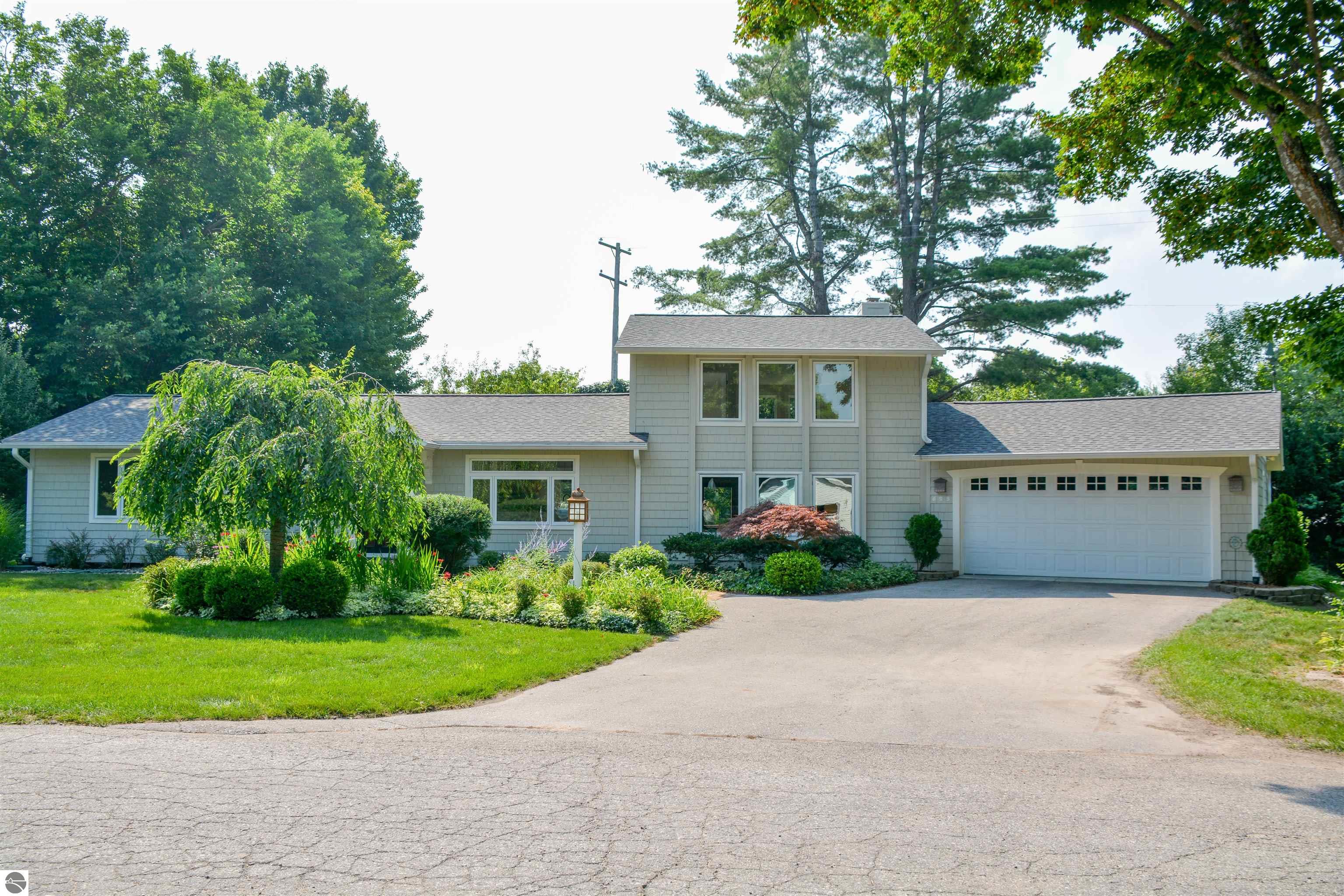 Traverse City, Michigan, 49686, United States, 4 Bedrooms Bedrooms, ,2 BathroomsBathrooms,Residential,For Sale,1908664