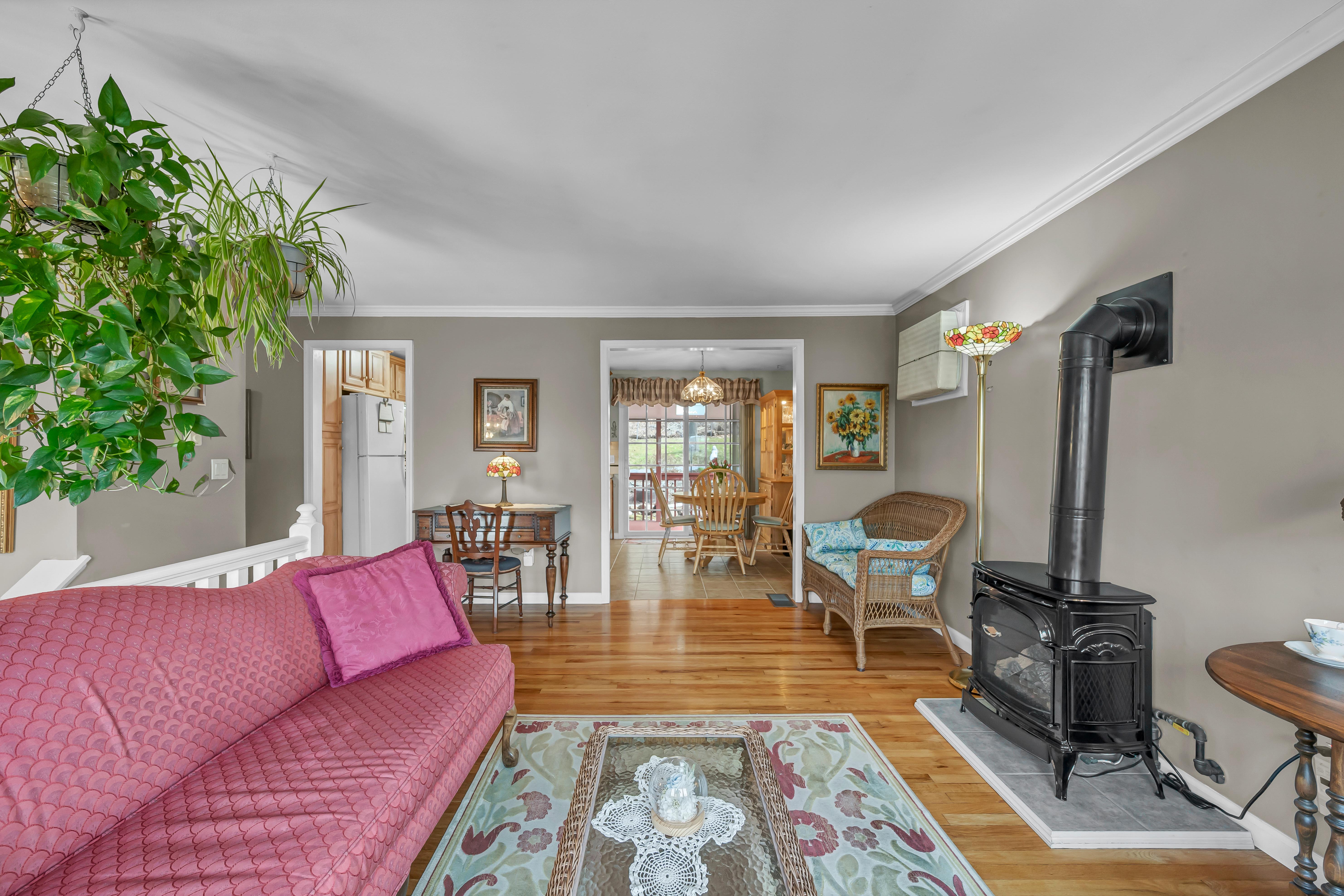  Beautifully Maintained Home - 物件實景