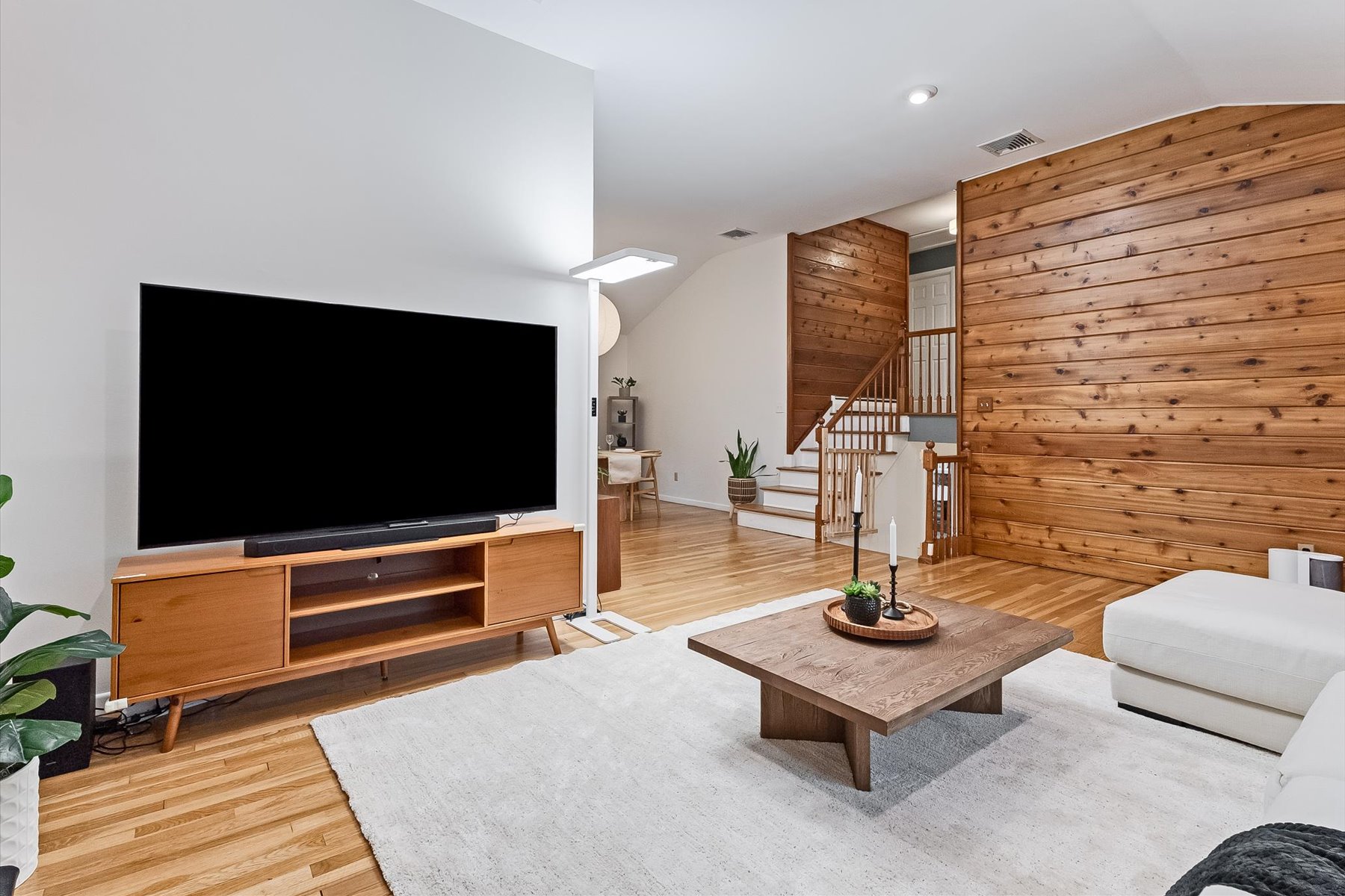  Modern Comforts - Inviting Living Spaces - Prime Location - 物件實景