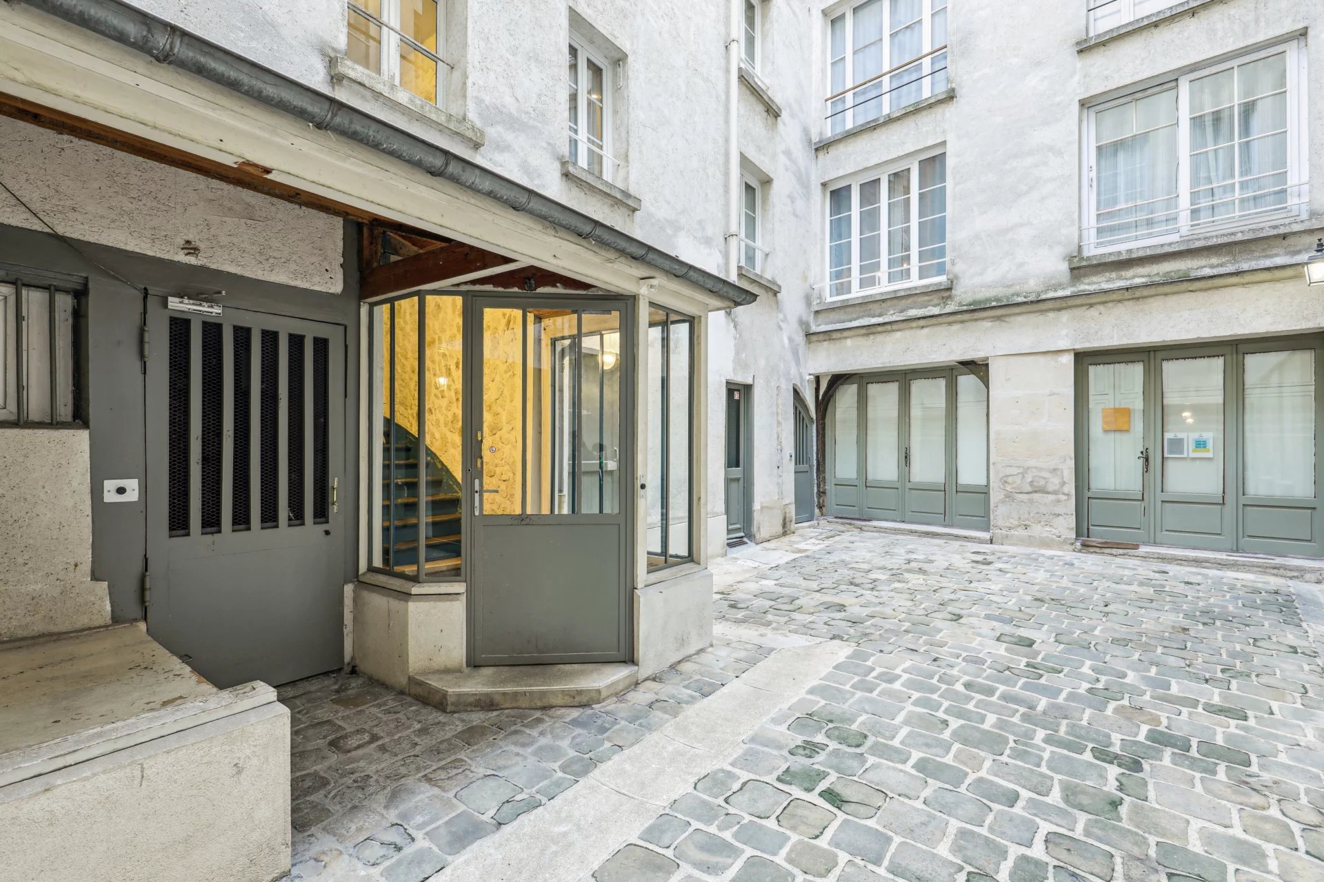 Paris 4th, Île-de-France, 75004, FR, 2 Bedrooms Bedrooms, ,Residential,For Sale,2003087