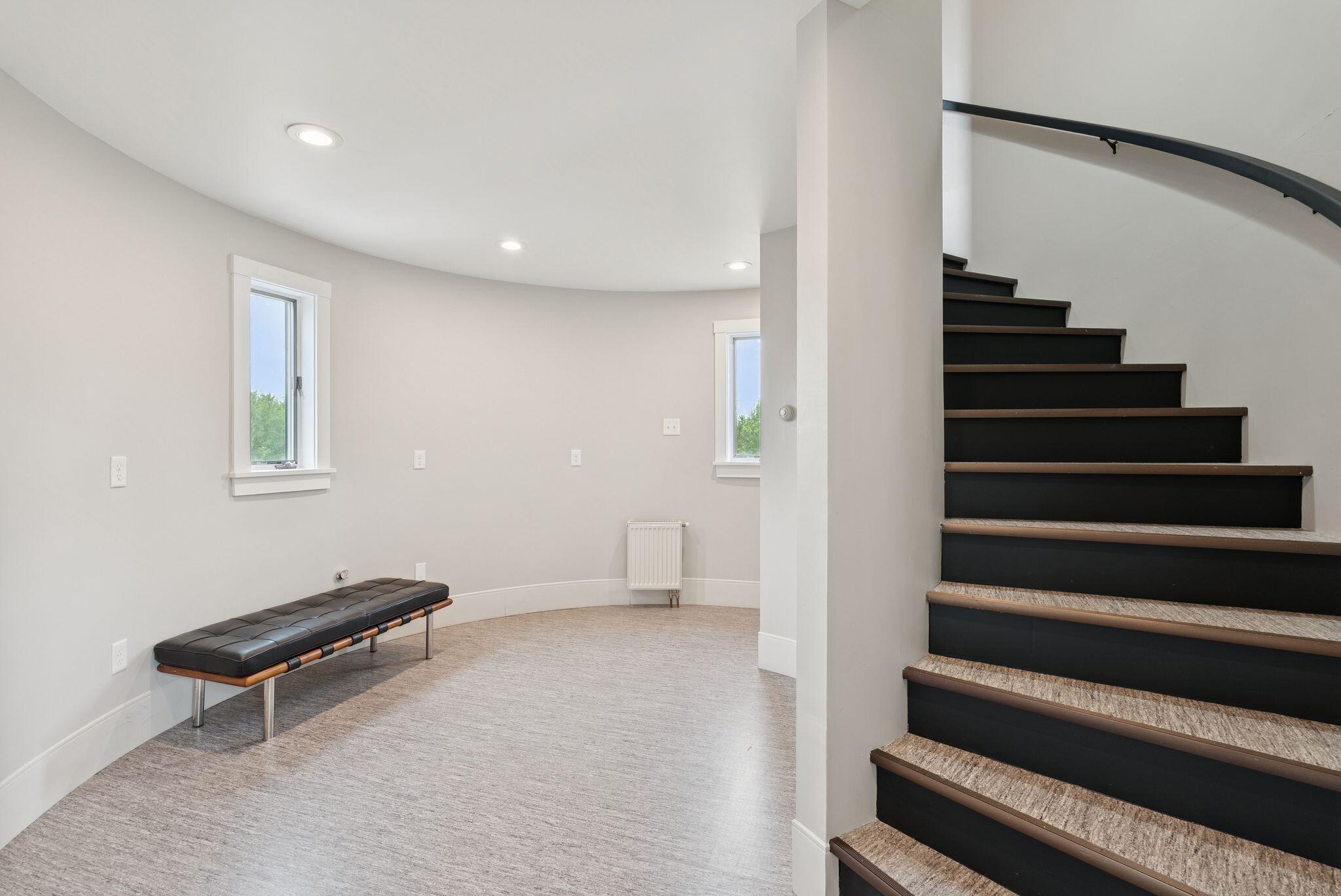 Falmouth, Maine, 04105, United States, 3 Bedrooms Bedrooms, ,4 BathroomsBathrooms,Residential,For Sale,1975511