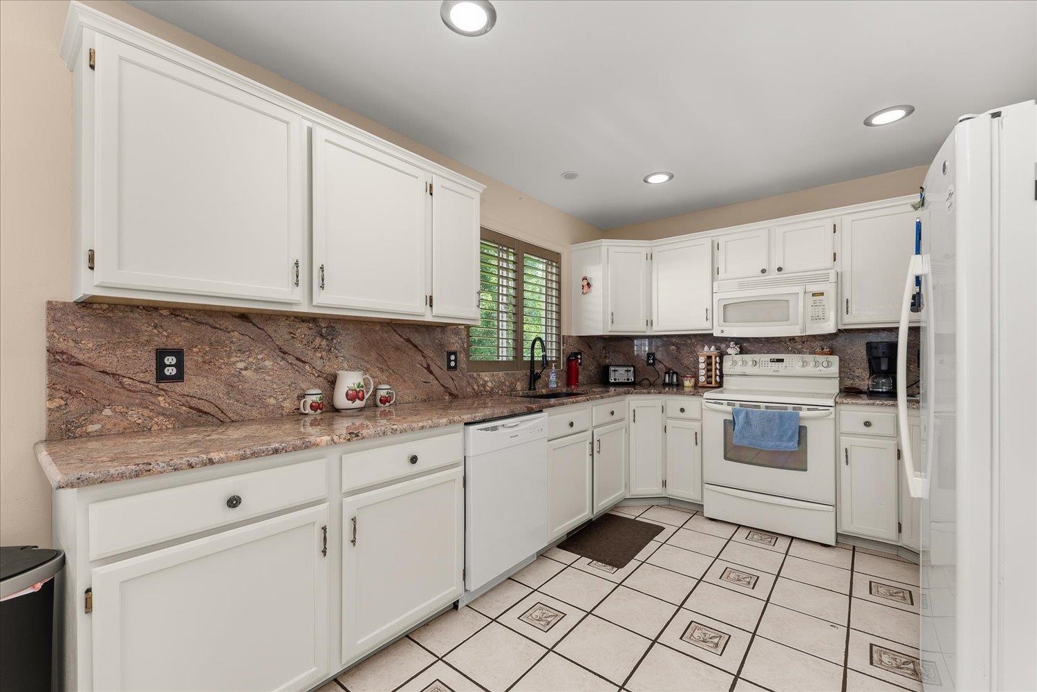 Nine Mile Falls, Washington, 99026, United States, 5 Bedrooms Bedrooms, ,3 BathroomsBathrooms,Residential,For Sale,1979574