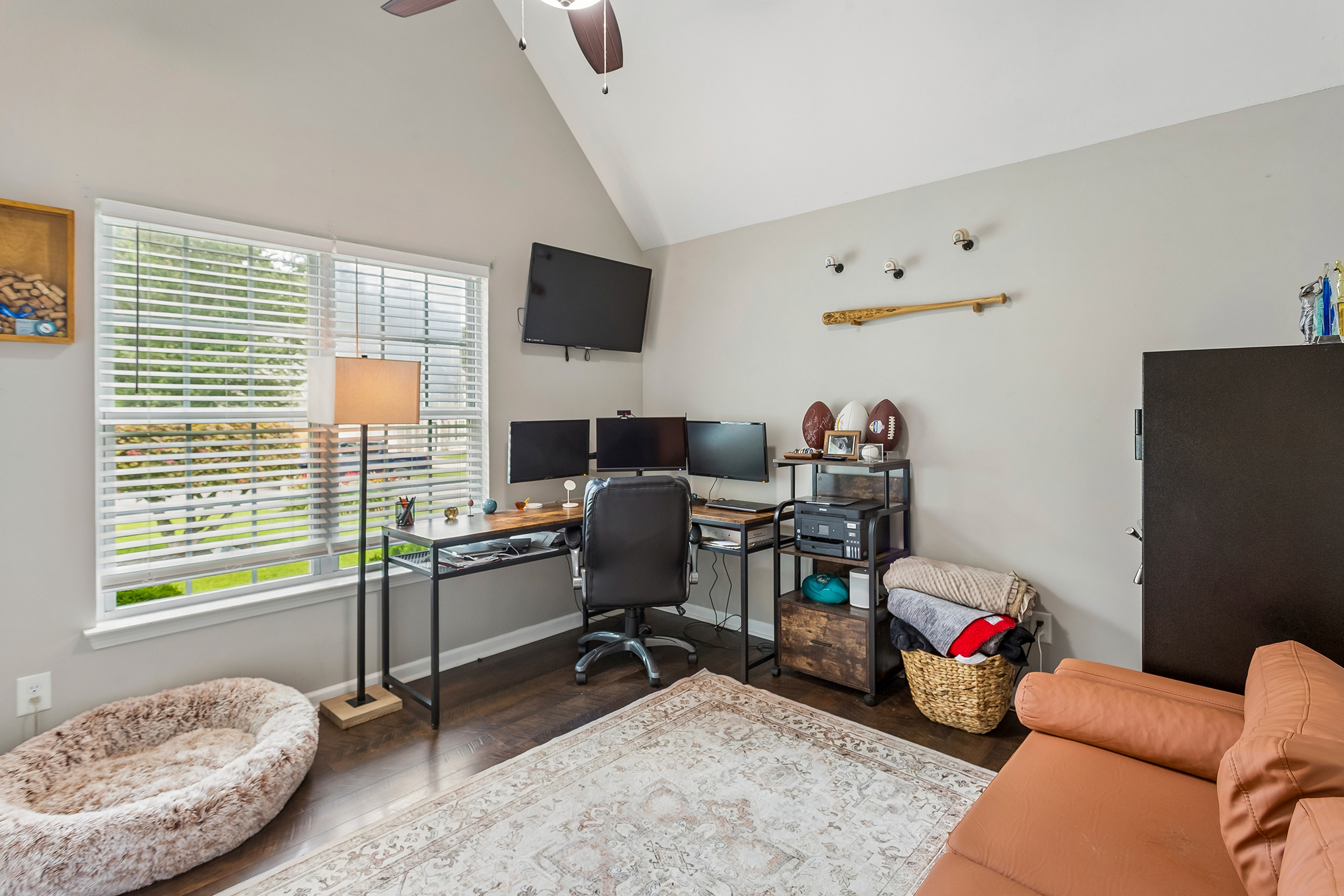  Beautifully Updated and Move-in Ready Four Bedroom Home - 物件實景