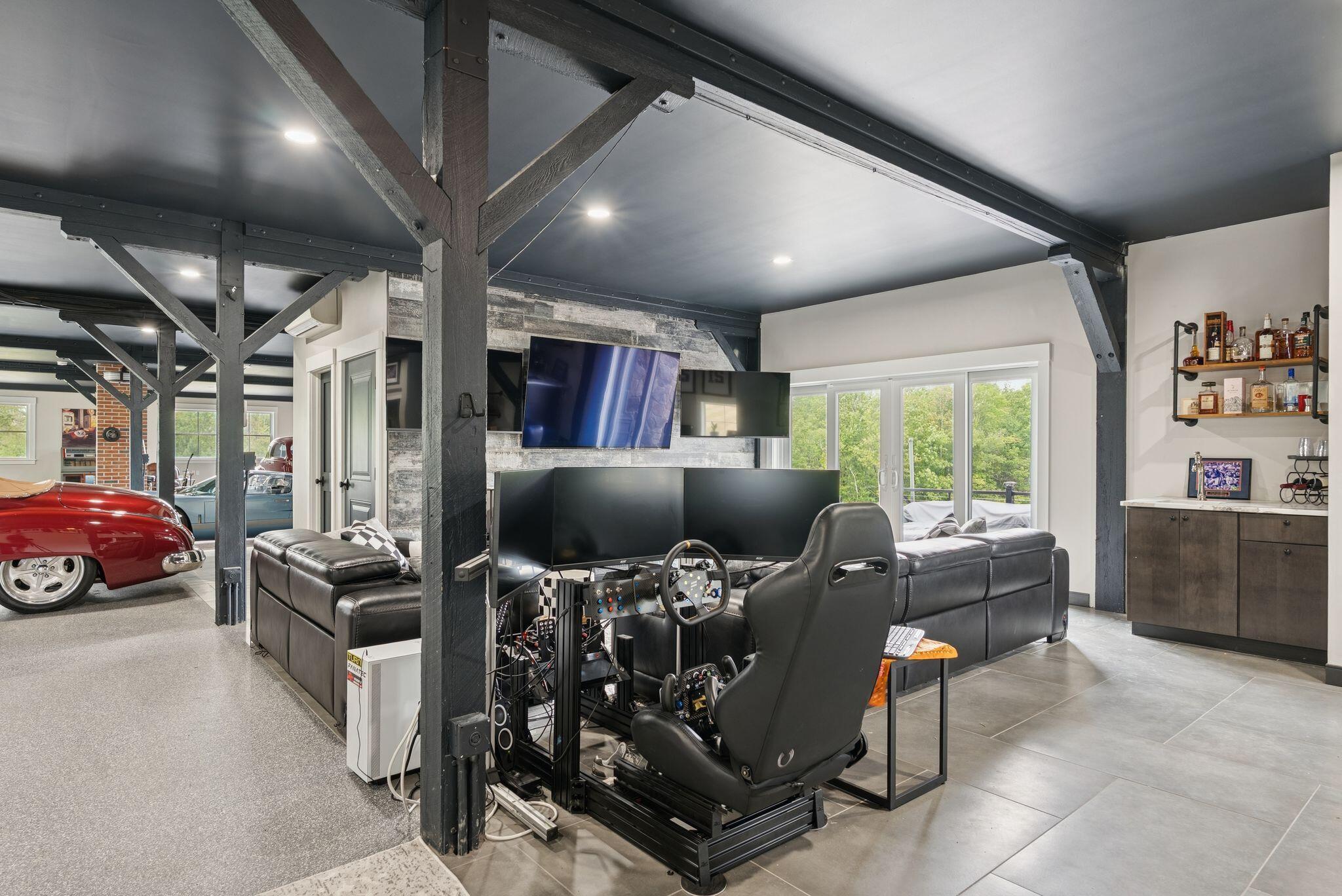 Falmouth, Maine, 04105, United States, 3 Bedrooms Bedrooms, ,4 BathroomsBathrooms,Residential,For Sale,1975511