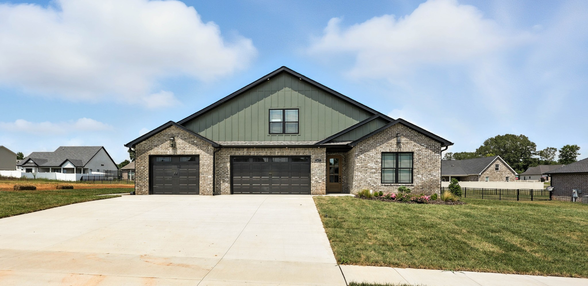 Clarksville, Tennessee, 37043, United States, 4 Bedrooms Bedrooms, ,3 BathroomsBathrooms,Residential,For Sale,1935705
