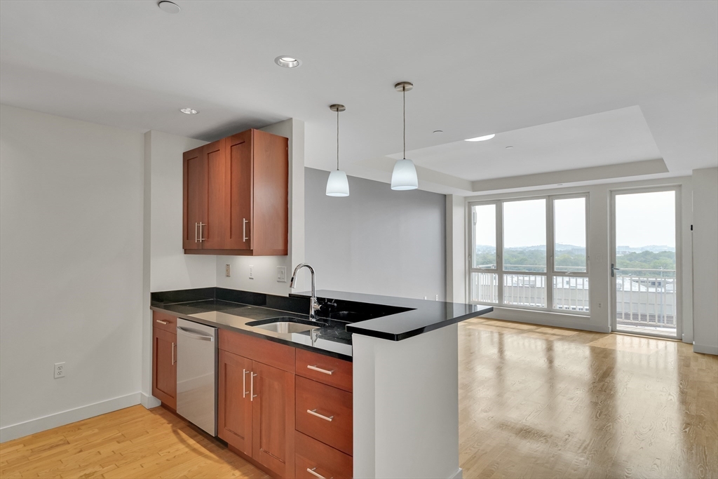Medford, Massachusetts, 02155, United States, 2 Bedrooms Bedrooms, ,2 BathroomsBathrooms,Residential,For Sale,1940051
