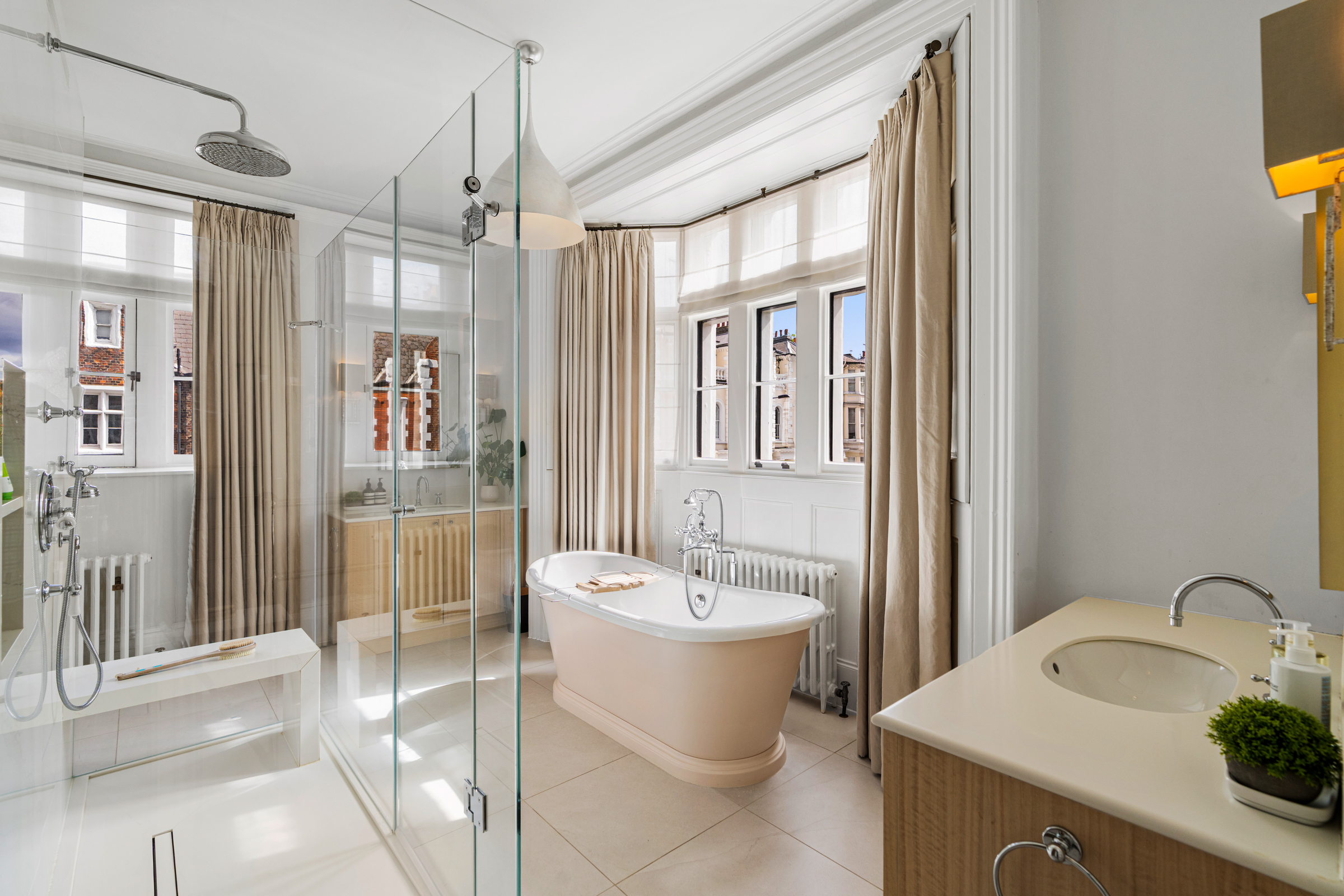  A Handsome Four-Bedroom House with a West-Facing Garden in Notting Hill - 物件實景