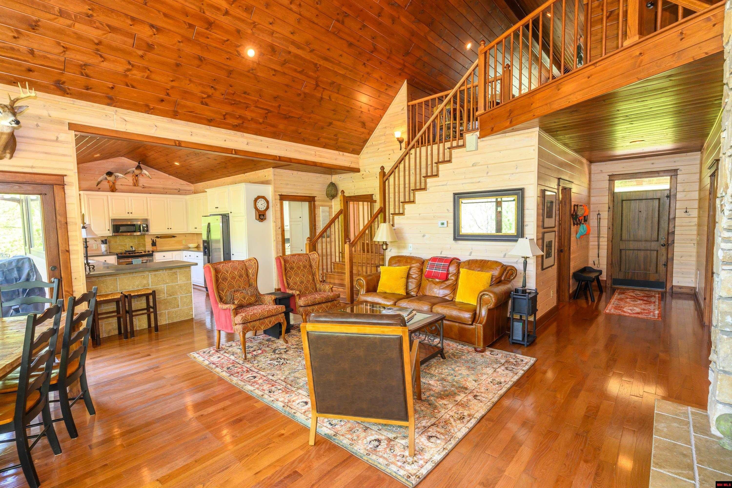 Norfork, Arkansas, 72658, United States, 3 Bedrooms Bedrooms, ,3 BathroomsBathrooms,Residential,For Sale,1921942