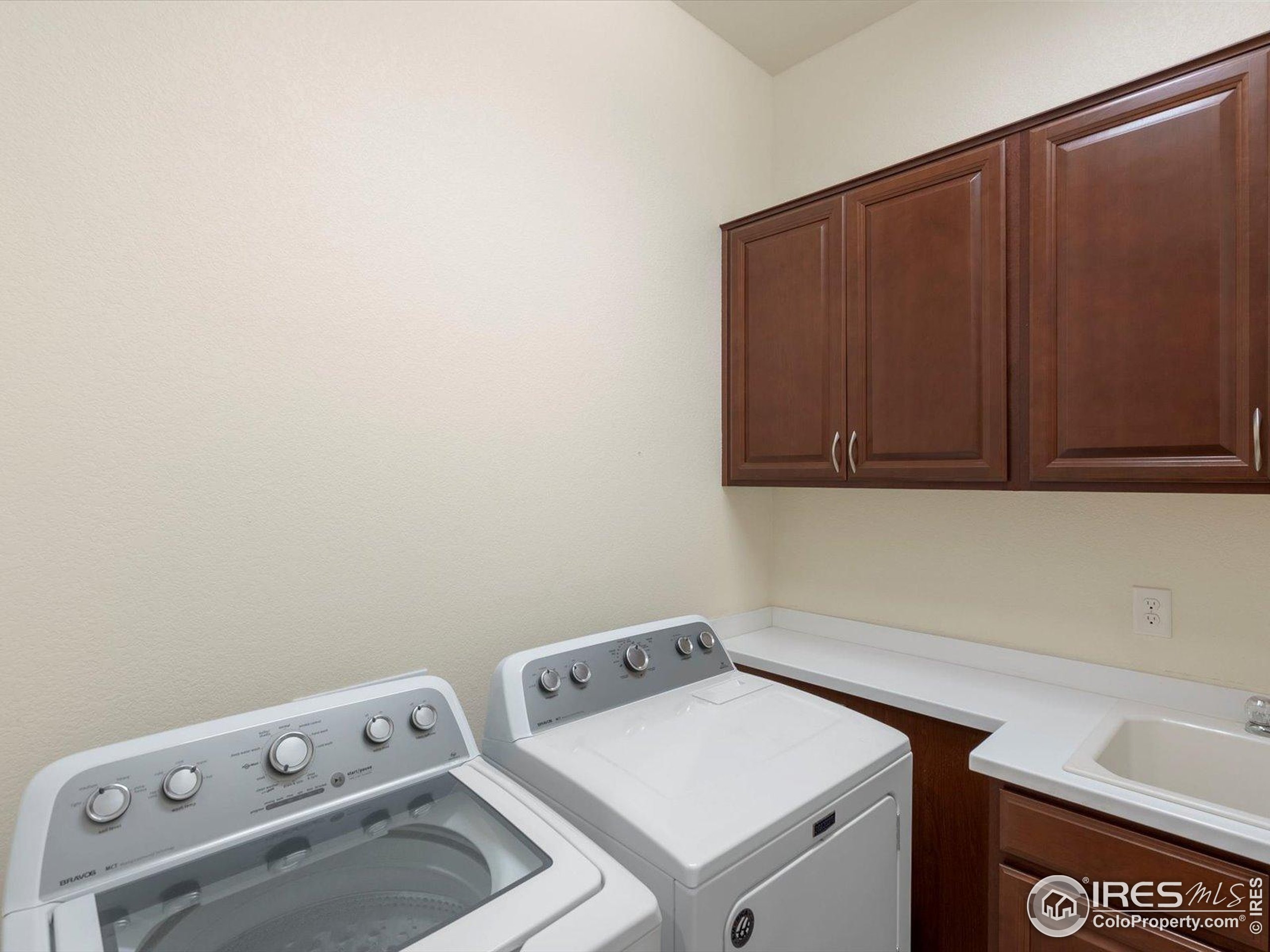 Arvada, Colorado, 80007, United States, 3 Bedrooms Bedrooms, ,2 BathroomsBathrooms,Residential,For Sale,1916869