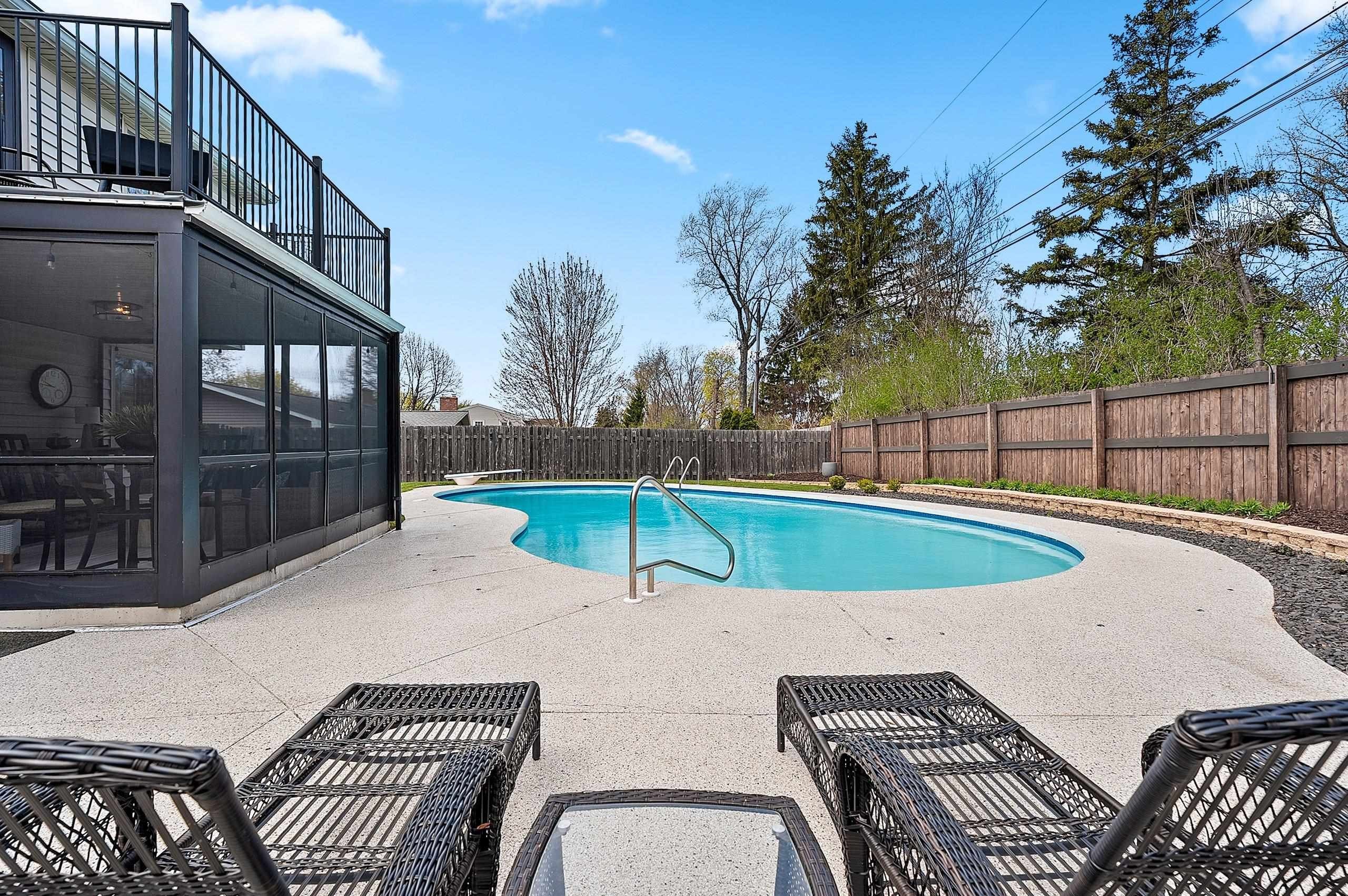 GREEN BAY, Wisconsin, 54301, United States, 4 Bedrooms Bedrooms, ,3 BathroomsBathrooms,Residential,For Sale,2048088