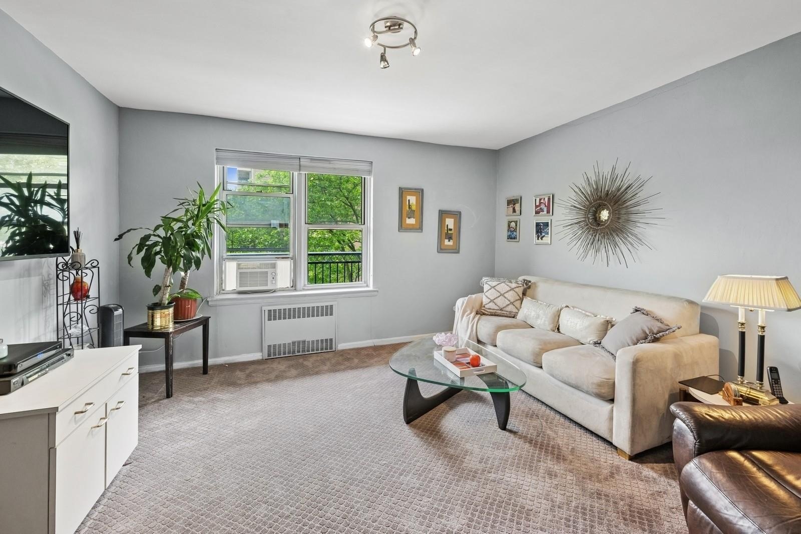 Beechhurst, New York, 11357, United States, 3 Bedrooms Bedrooms, ,2 BathroomsBathrooms,Residential,For Sale,1865157