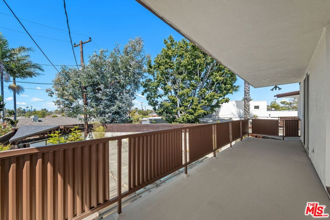 Los Angeles, California, 90056, United States, 5 Bedrooms Bedrooms, ,5 BathroomsBathrooms,Residential,For Sale,1918507