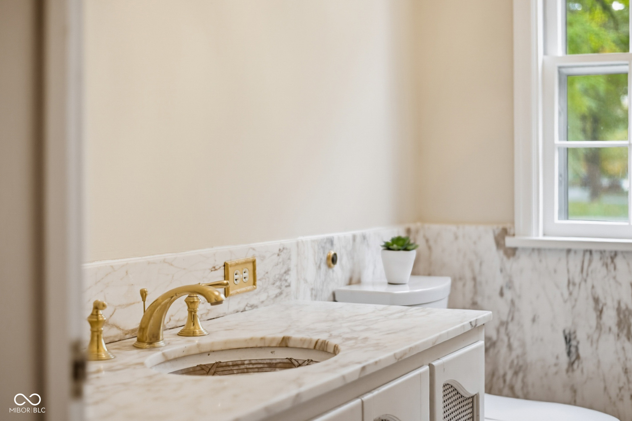 Columbus, Indiana, 47201, United States, 4 Bedrooms Bedrooms, ,3 BathroomsBathrooms,Residential,For Sale,1979631