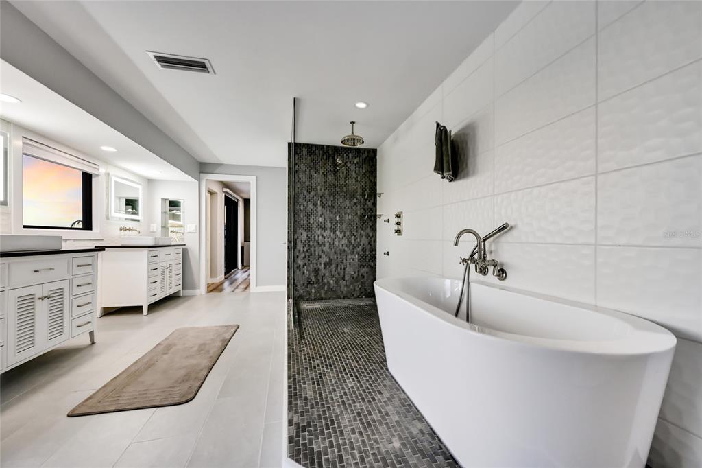 Sarasota, Florida, 34242, United States, 4 Bedrooms Bedrooms, ,5 BathroomsBathrooms,Residential,For Sale,1999117