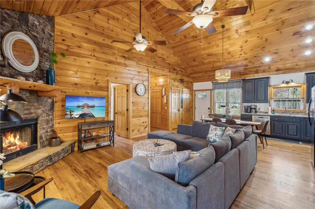 Ellijay, Georgia, 30540, United States, 4 Bedrooms Bedrooms, ,3 BathroomsBathrooms,Residential,For Sale,1957271