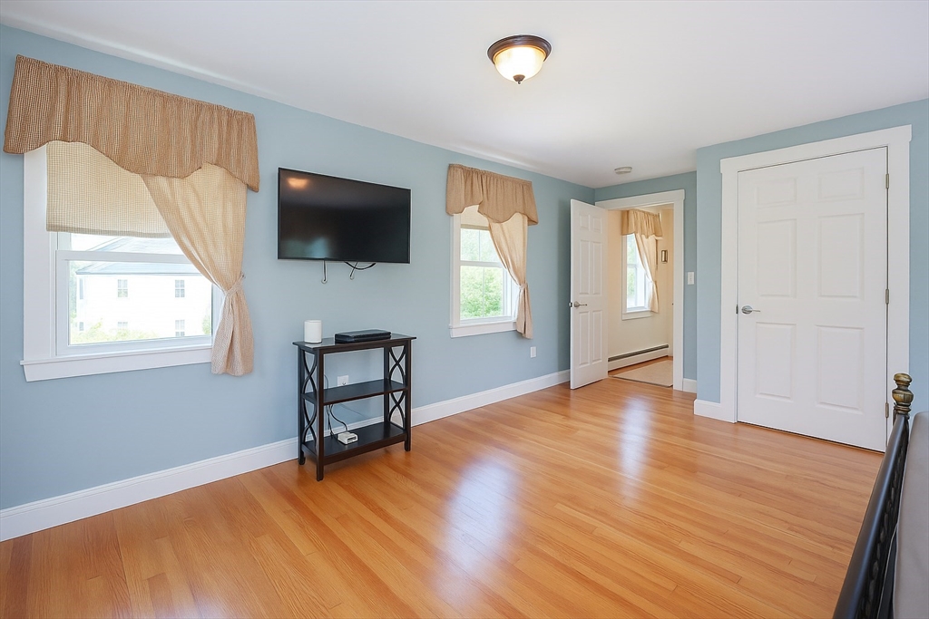 Walpole, Massachusetts, 02032, United States, 3 Bedrooms Bedrooms, ,2 BathroomsBathrooms,Residential,For Sale,1981323