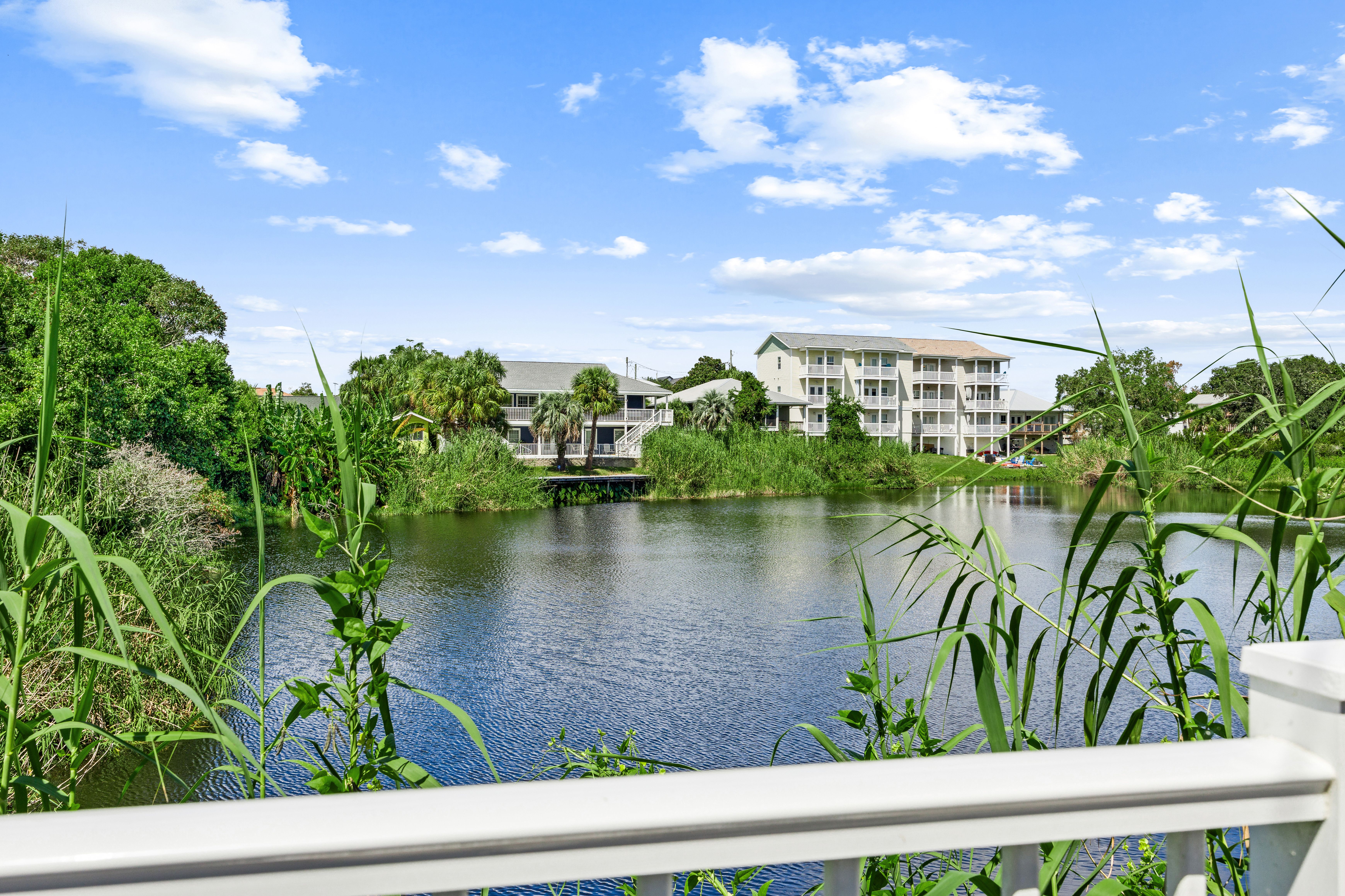  Custom Lakefront Retreat With Gulf Views And Private Pool - 物件實景