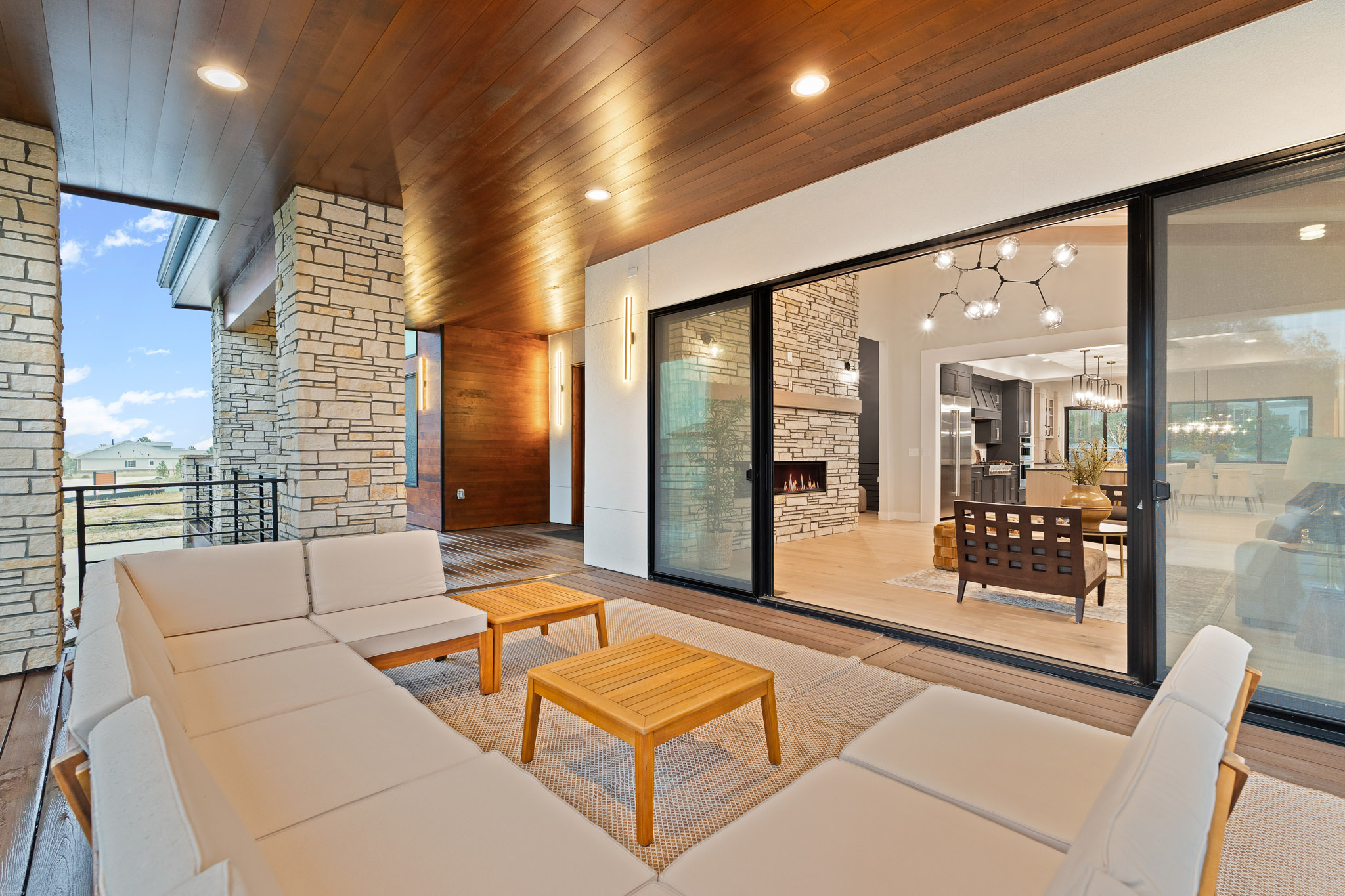  Designed to live beautifully from front to back - 物件實景