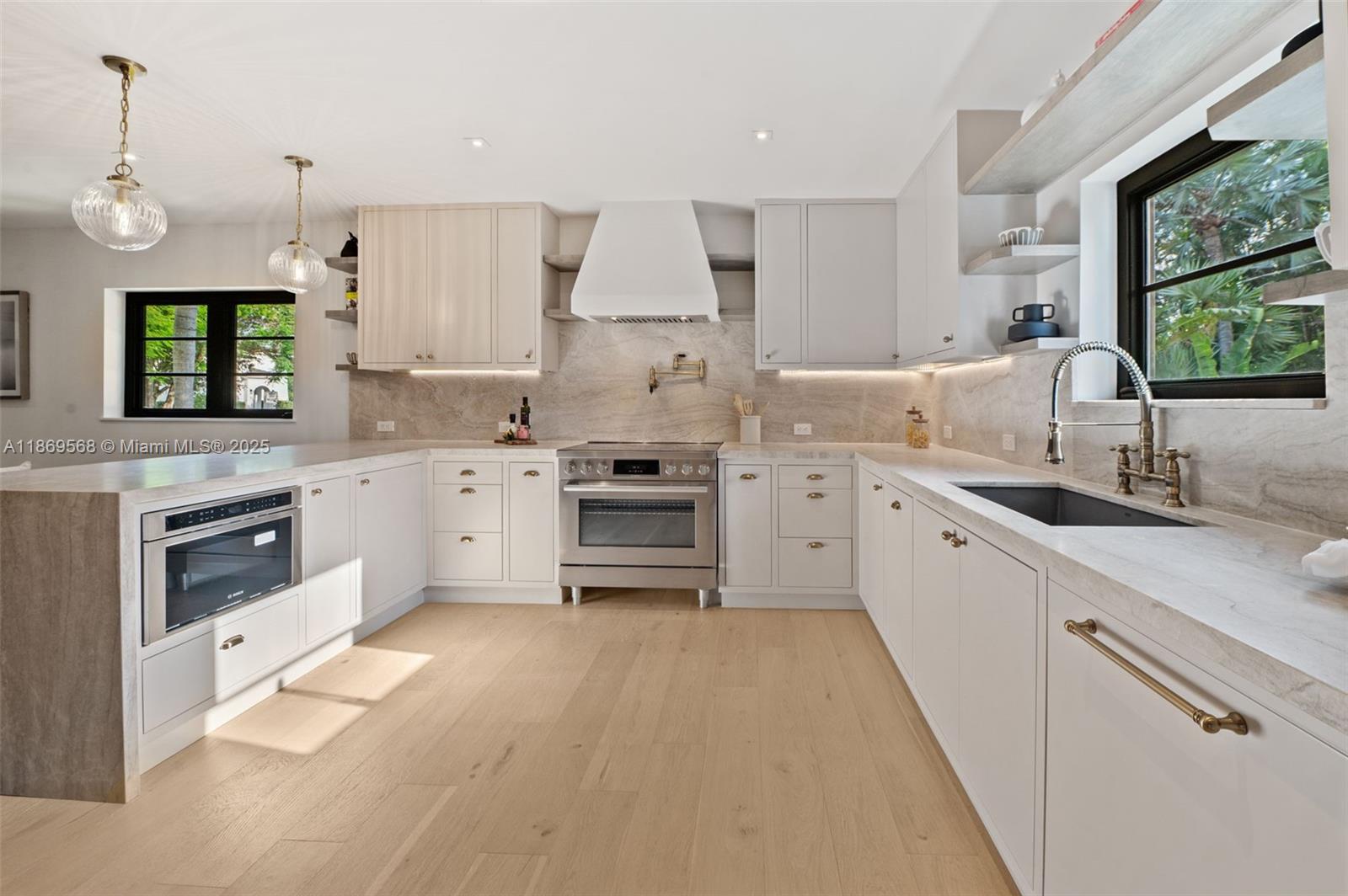 Miami, Florida, 33143, United States, 4 Bedrooms Bedrooms, ,4 BathroomsBathrooms,Residential,For Sale,1933110