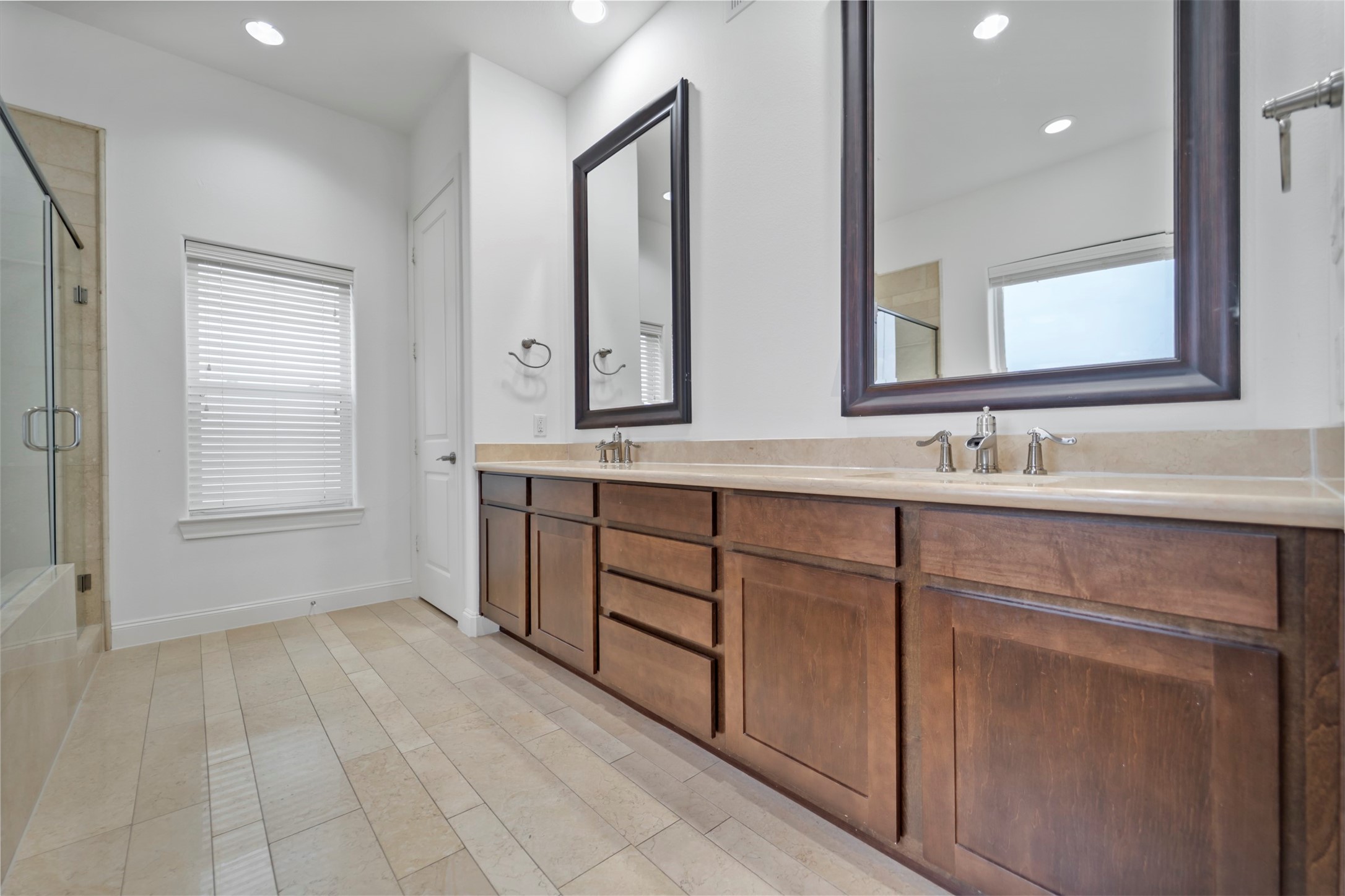 Houston, Texas, 77080, United States, 3 Bedrooms Bedrooms, ,5 BathroomsBathrooms,Residential,For Sale,1939348