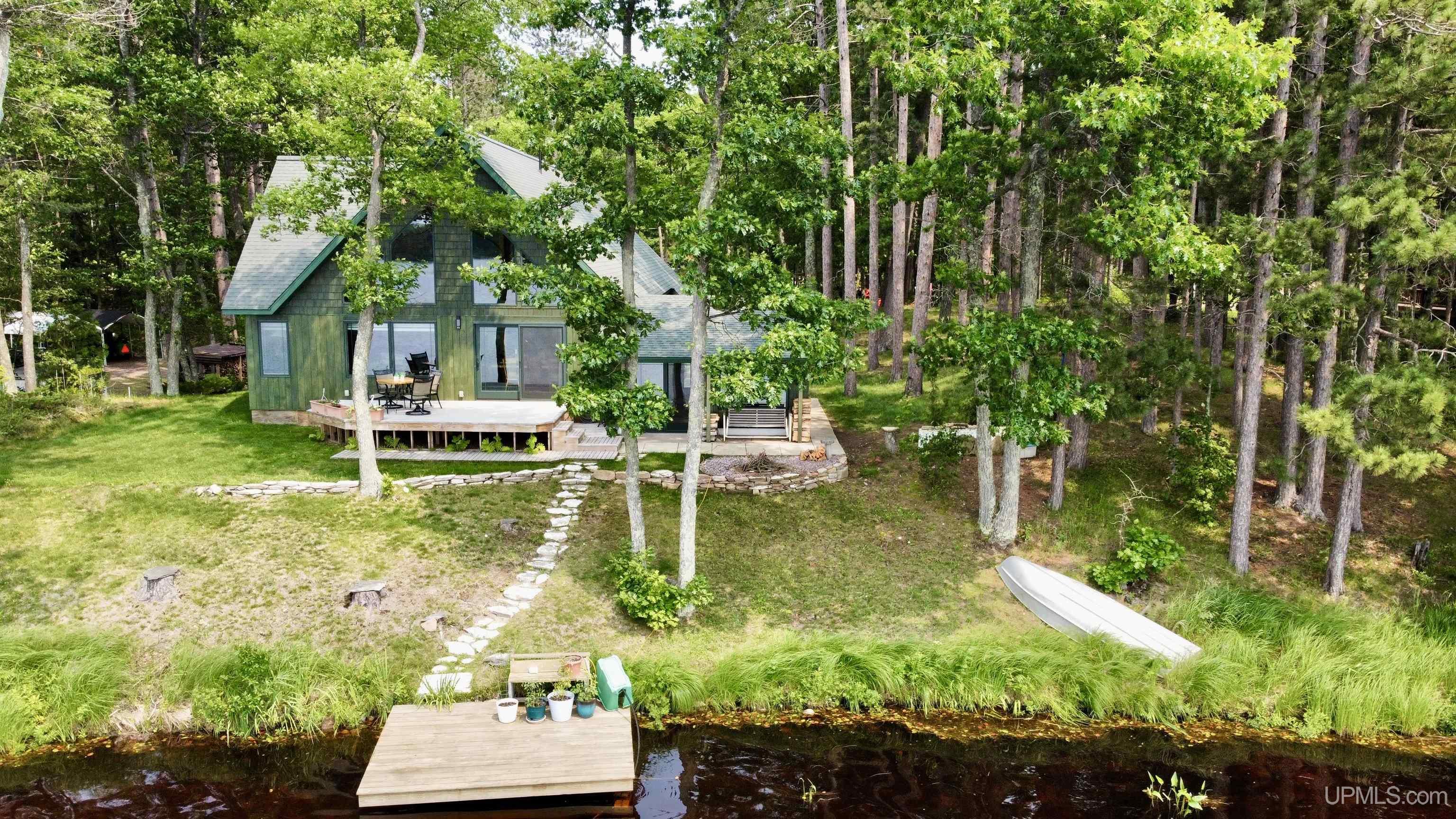 Marquette, Michigan, 49855, United States, 2 Bedrooms Bedrooms, ,4 BathroomsBathrooms,Residential,For Sale,1892873