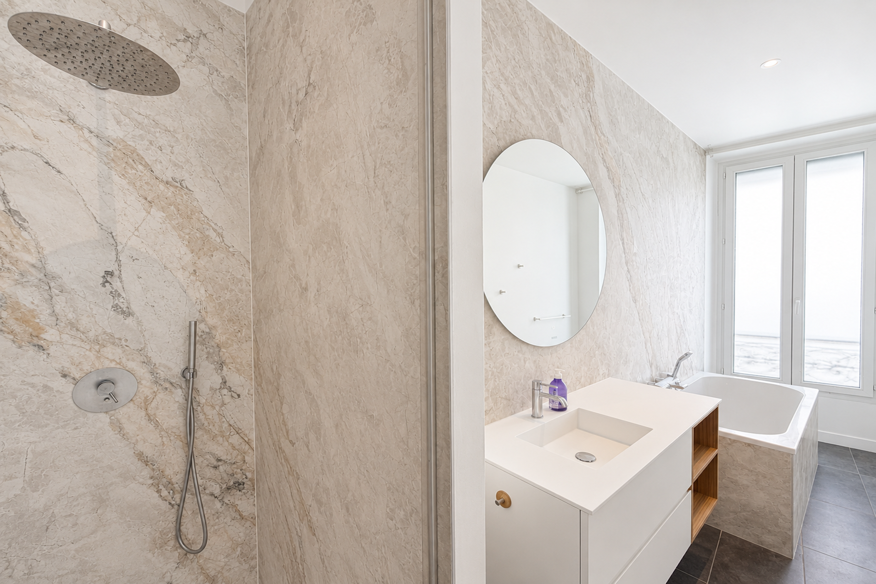  NÎMES CITY CENTRE ELEGANTLY RENOVATED TOWNHOUSE WITH GARAGE, PRIVATE COURTYARD … - 物件實景