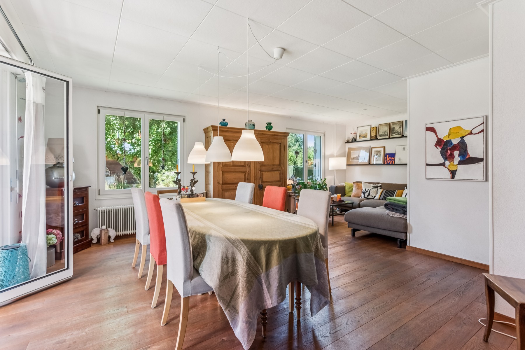  Detached villa on a 2,915 m² lot, with significant solar energy generation and i - 物件實景