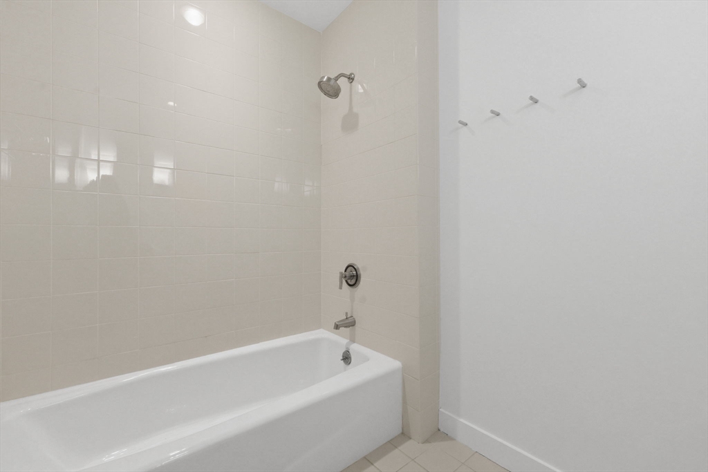 Boston, Massachusetts, 02110, United States, 2 Bedrooms Bedrooms, ,2 BathroomsBathrooms,Residential,For Sale,2048727