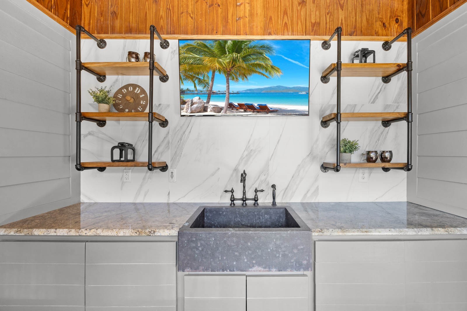 Clarksville, Tennessee, 37043, United States, 4 Bedrooms Bedrooms, ,5 BathroomsBathrooms,Residential,For Sale,1997798