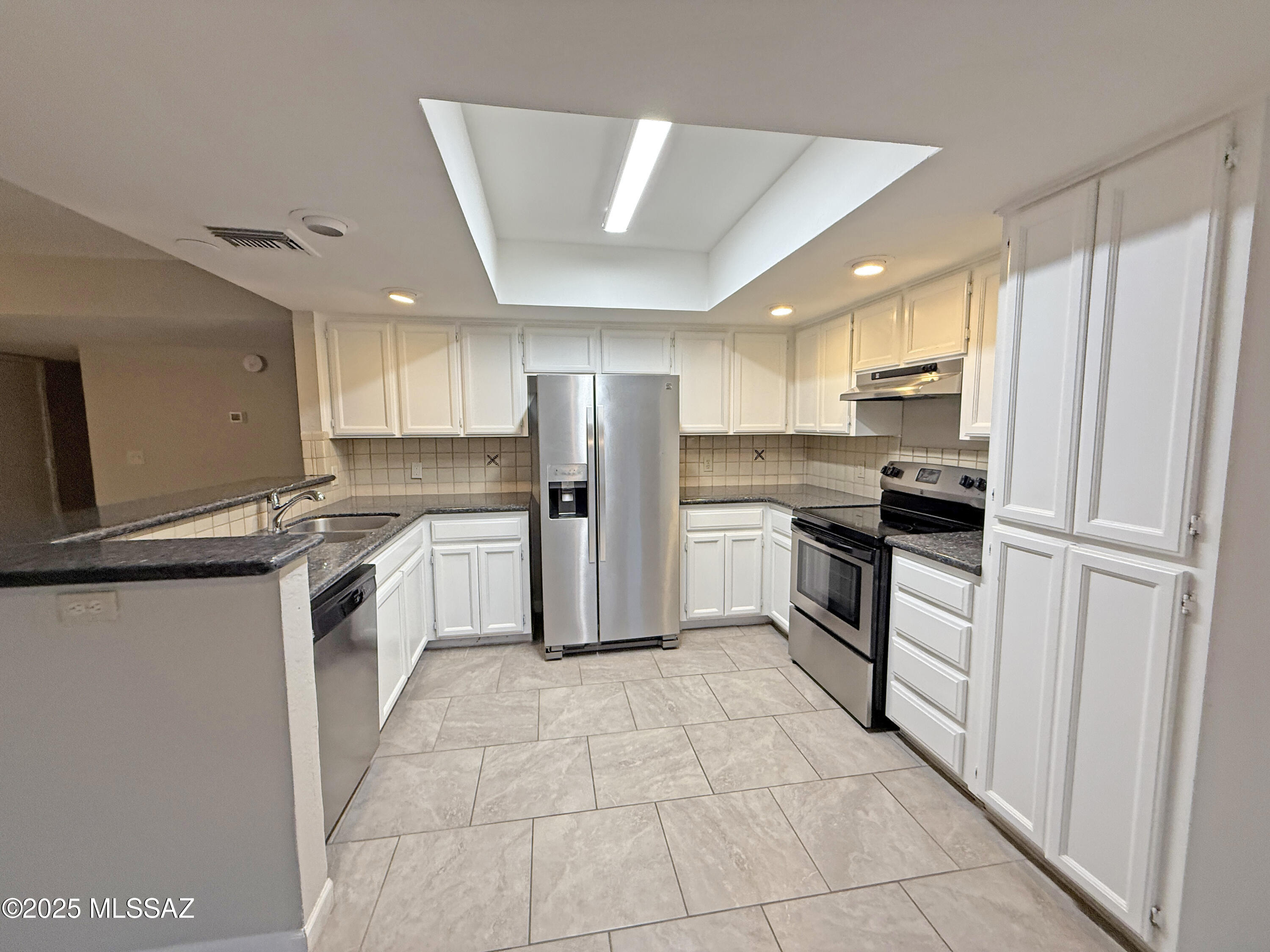Tucson, Arizona, 85745, United States, 4 Bedrooms Bedrooms, ,3 BathroomsBathrooms,Residential,For Sale,1848330