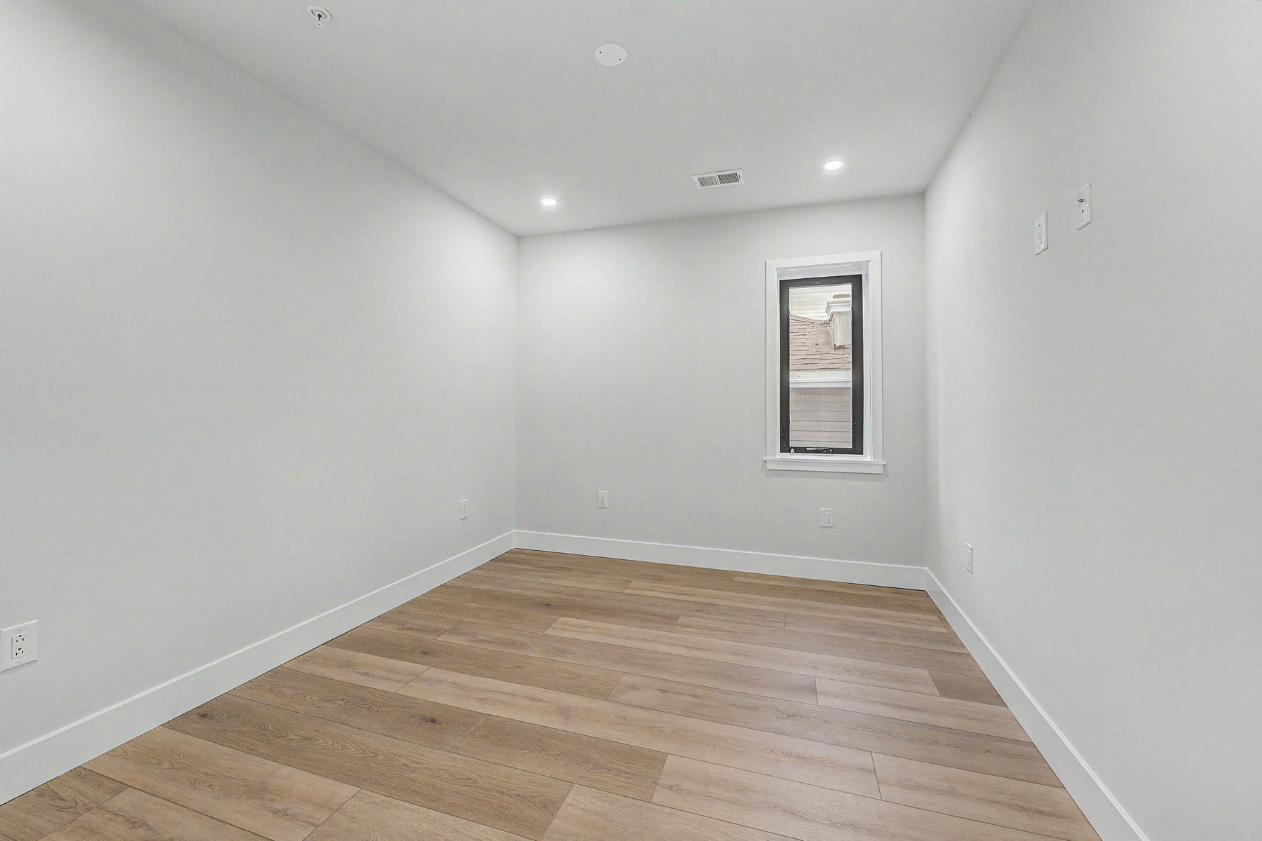  323 E Oak Avenue #103 - 物件實景