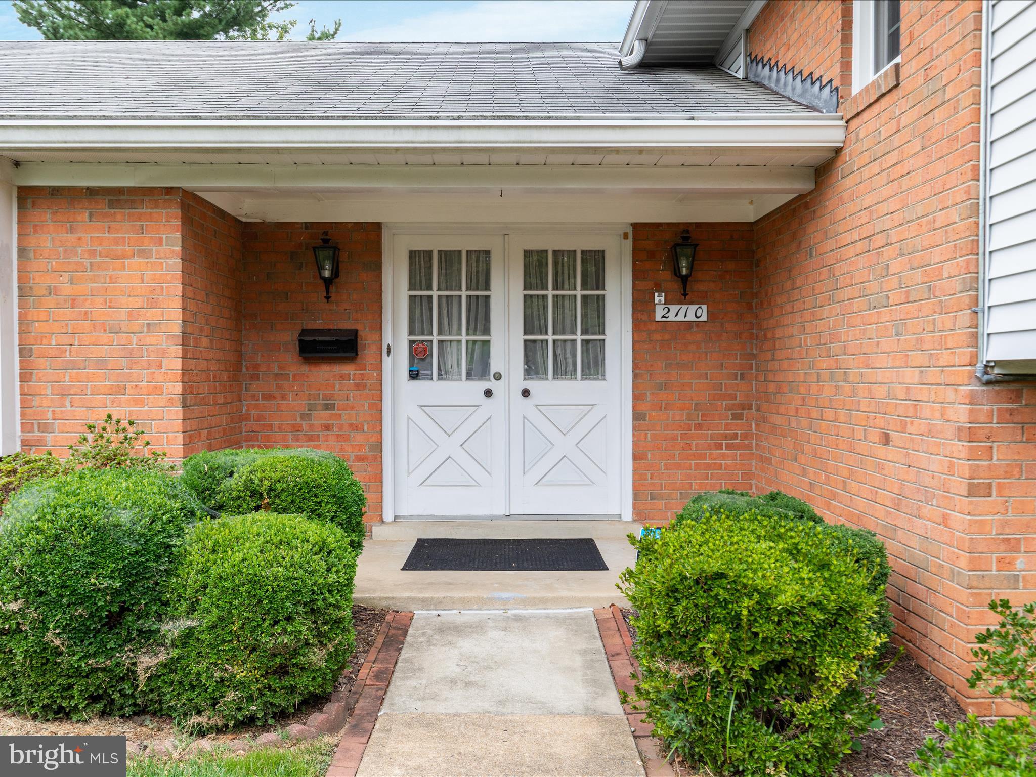 Falls Church, Virginia, 22043, United States, ,Residential,For Sale,1914114