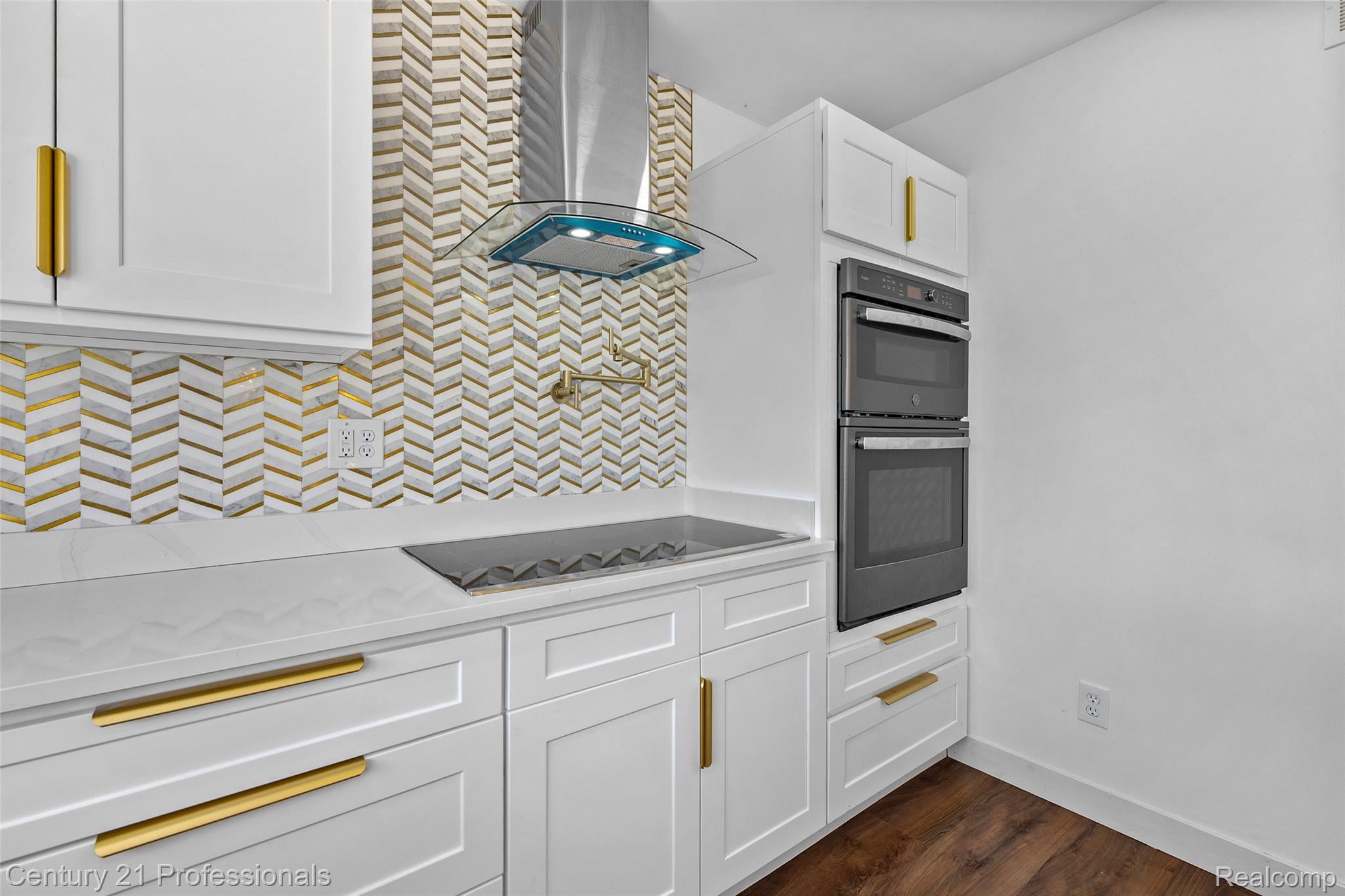 Davisburg, Michigan, 48350, United States, 5 Bedrooms Bedrooms, ,4 BathroomsBathrooms,Residential,For Sale,1982233