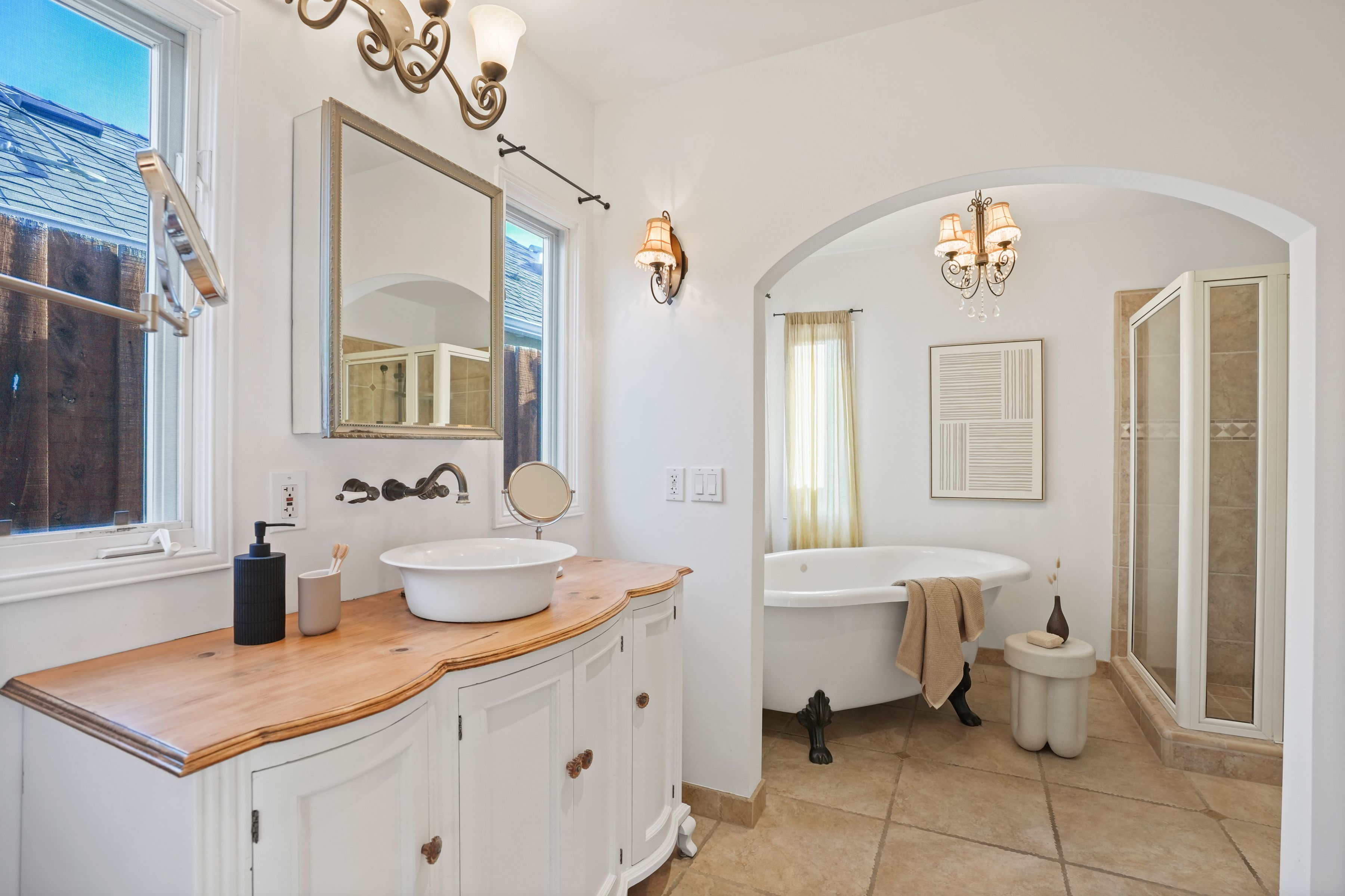  6506 Colbath Avenue - 物件實景