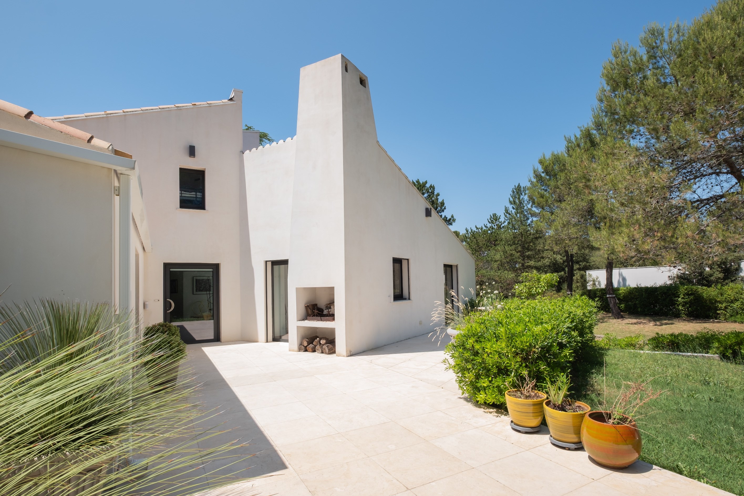  Exceptional property with designer villa, 13,000 m² grounds and rare features - 物件實景