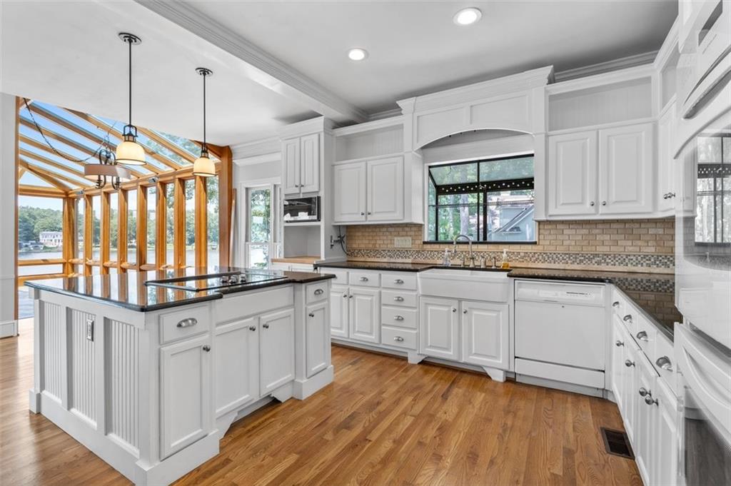 Jonesboro, Georgia, 30236, United States, 5 Bedrooms Bedrooms, ,5 BathroomsBathrooms,Residential,For Sale,1889990
