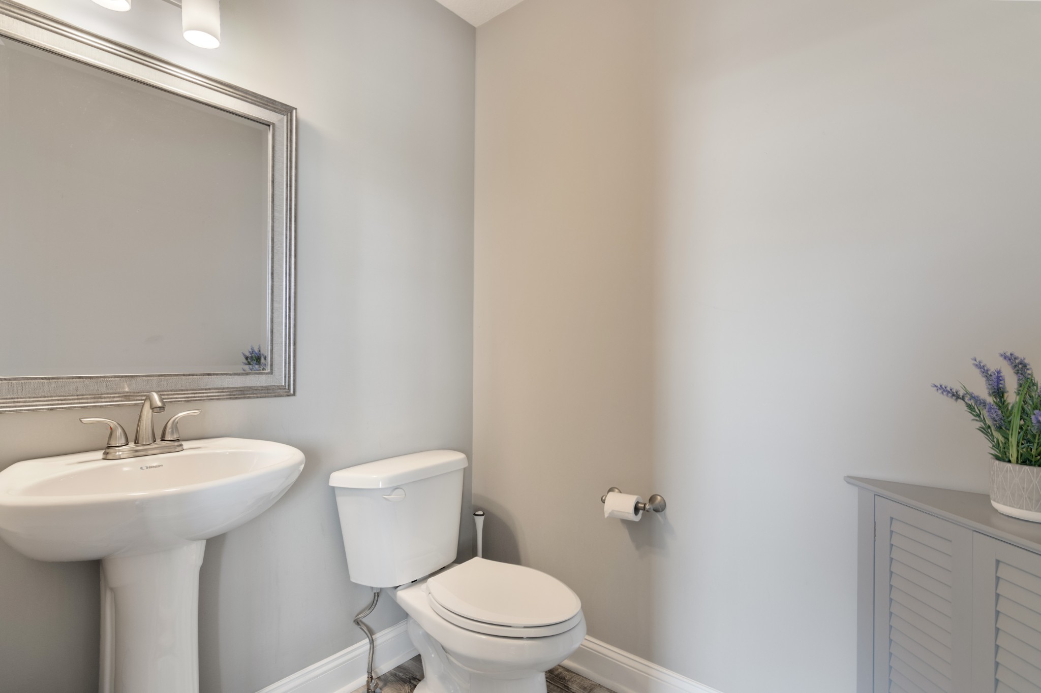 Clarksville, Tennessee, 37043, United States, 5 Bedrooms Bedrooms, ,4 BathroomsBathrooms,Residential,For Sale,1975936