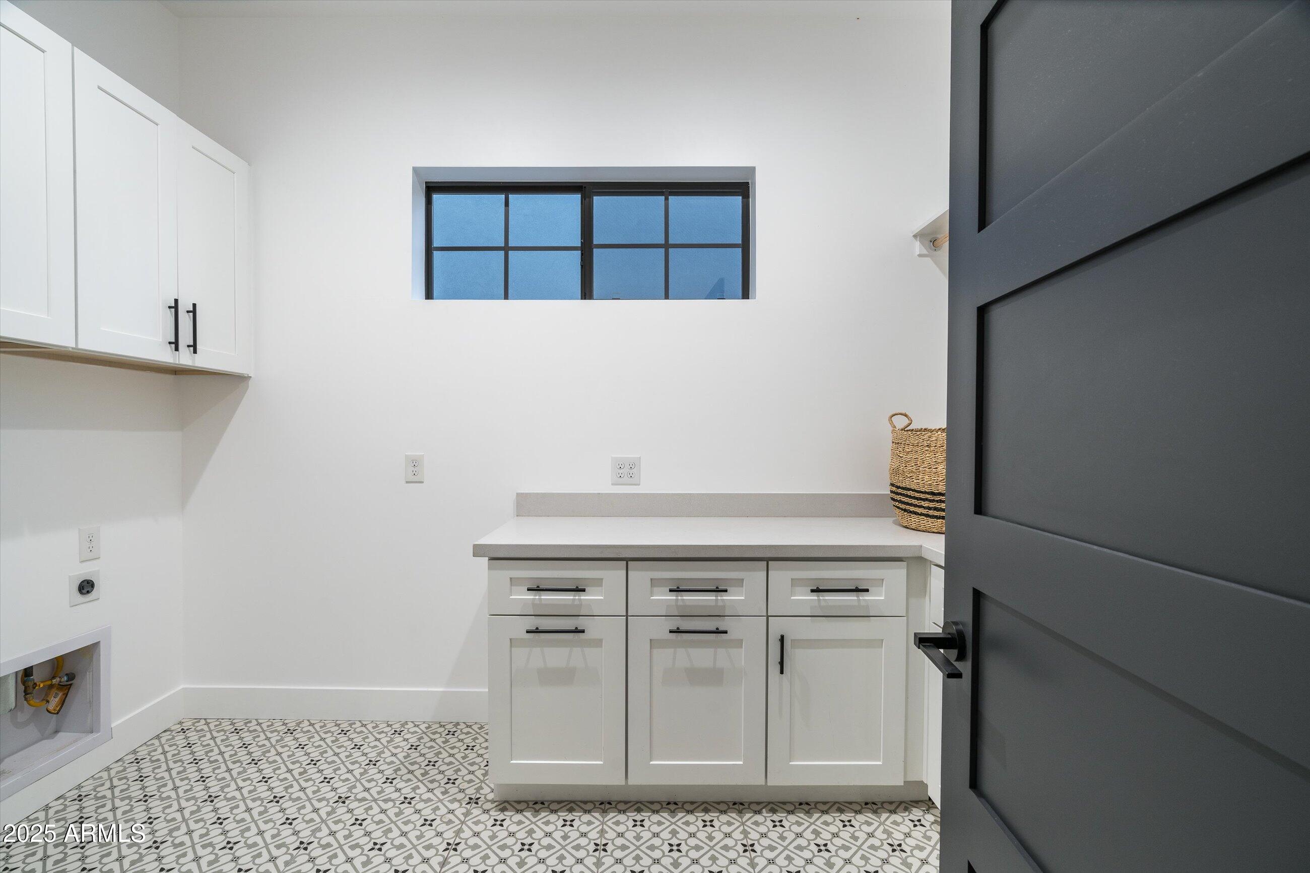 Phoenix, Arizona, 85018, United States, 4 Bedrooms Bedrooms, ,4 BathroomsBathrooms,Residential,For Sale,1993183