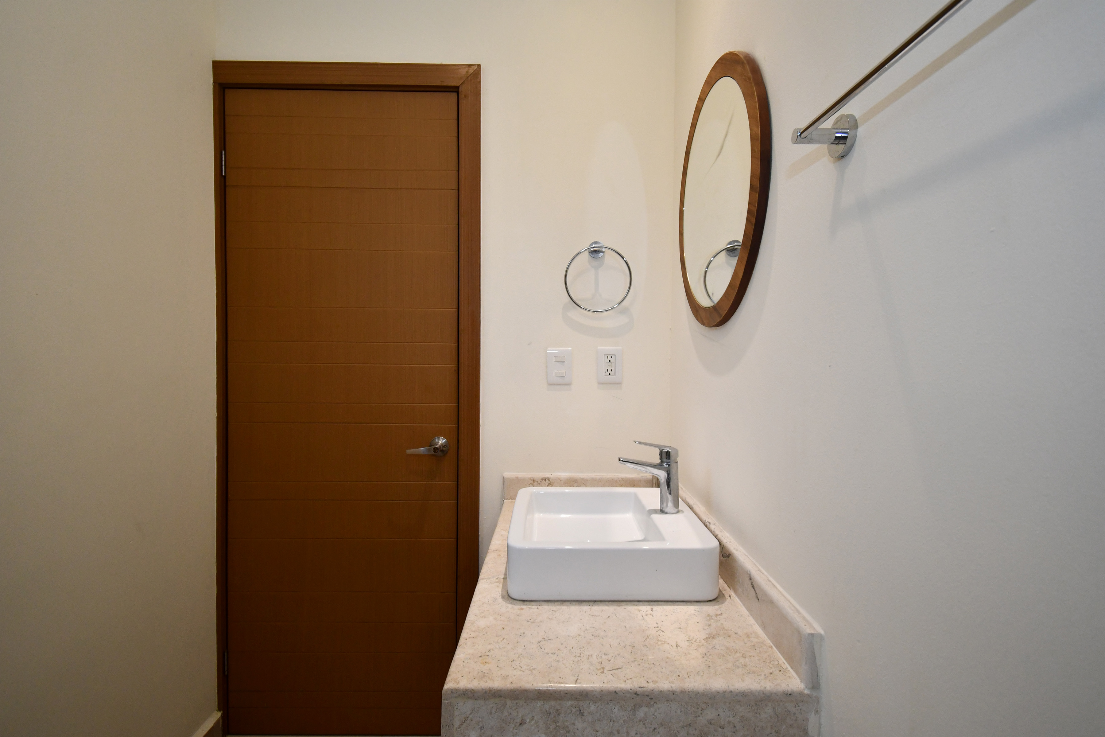  Modern Three-Bedroom Home in Selvanova Coto 3B - 物件實景