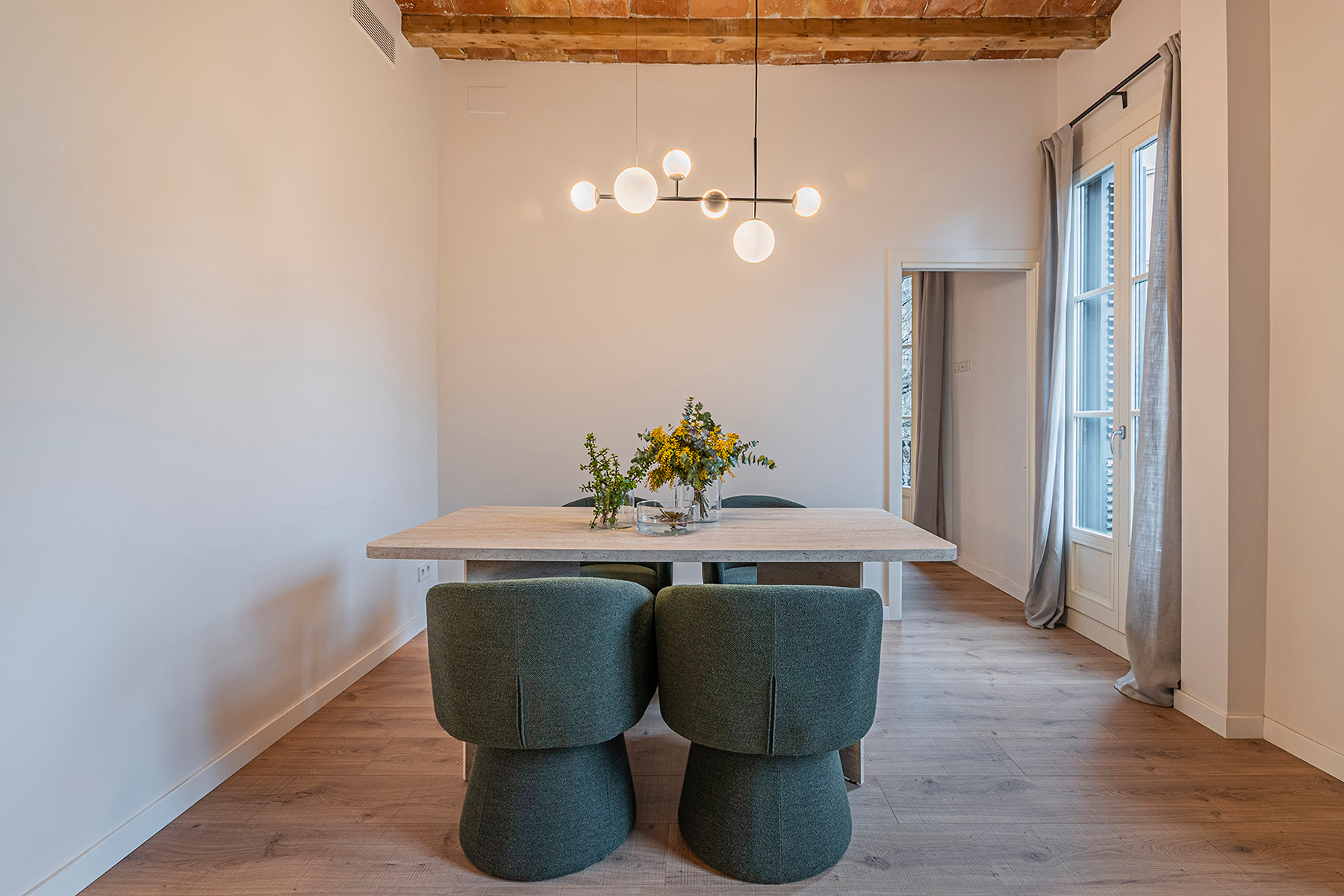 Renovated corner apartment with lots of natural light - 物件實景