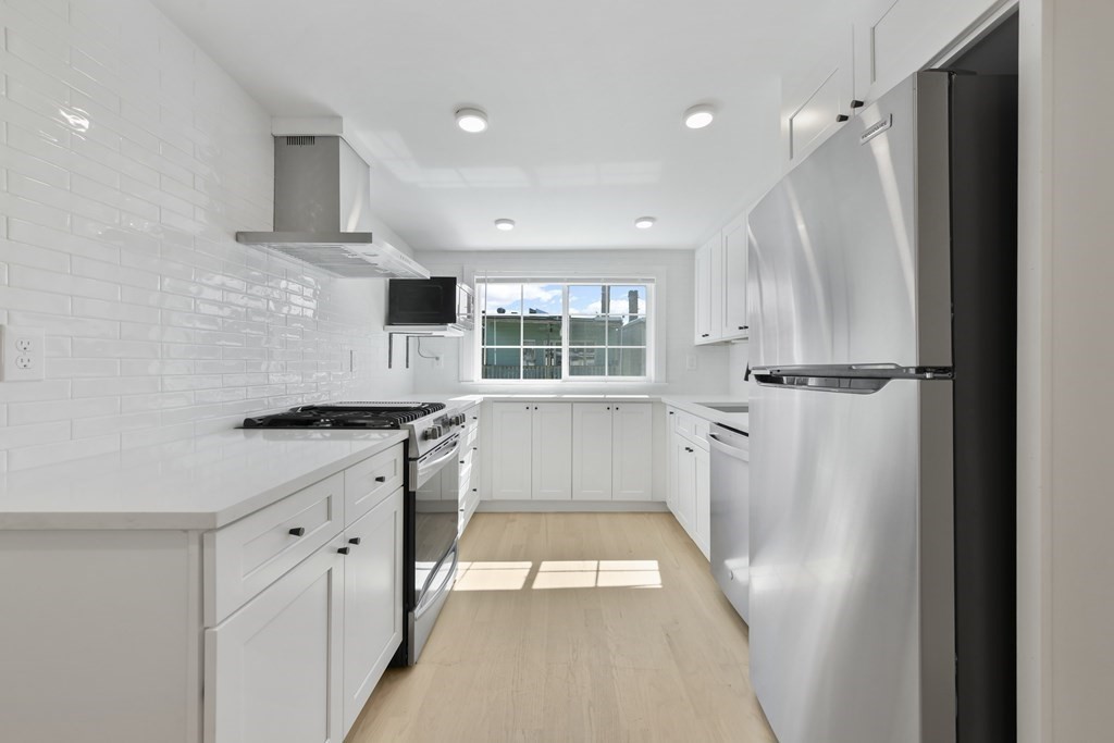 Boston, Massachusetts, 02128, United States, 2 Bedrooms Bedrooms, ,2 BathroomsBathrooms,Residential,For Sale,1872160