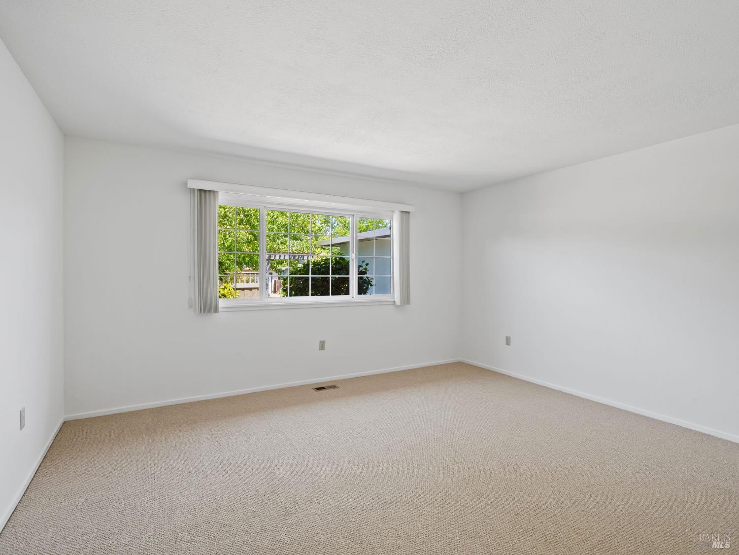 Sonoma, California, 95476, United States, 2 Bedrooms Bedrooms, ,2 BathroomsBathrooms,Residential,For Sale,1837248