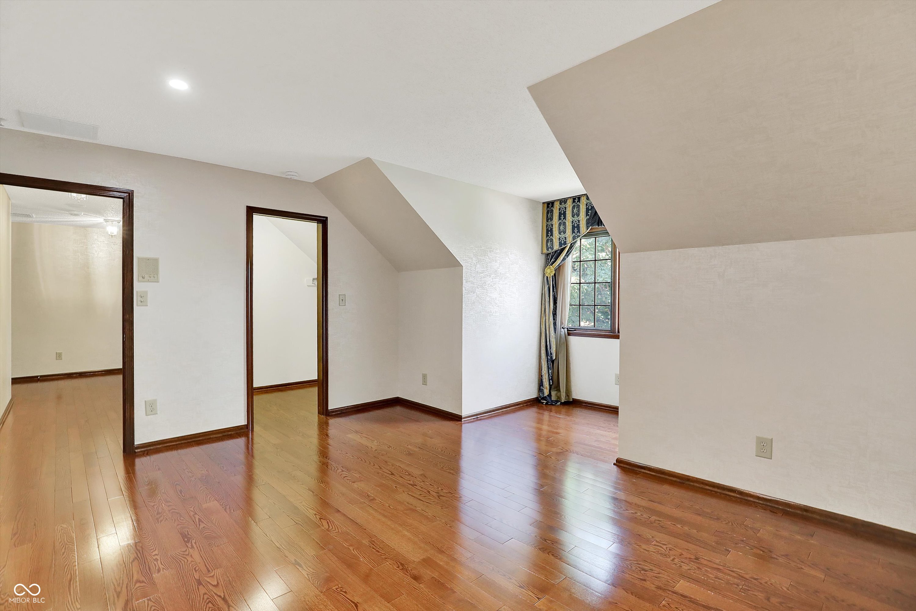 Indianapolis, Indiana, 46260, United States, 4 Bedrooms Bedrooms, ,6 BathroomsBathrooms,Residential,For Sale,1976230