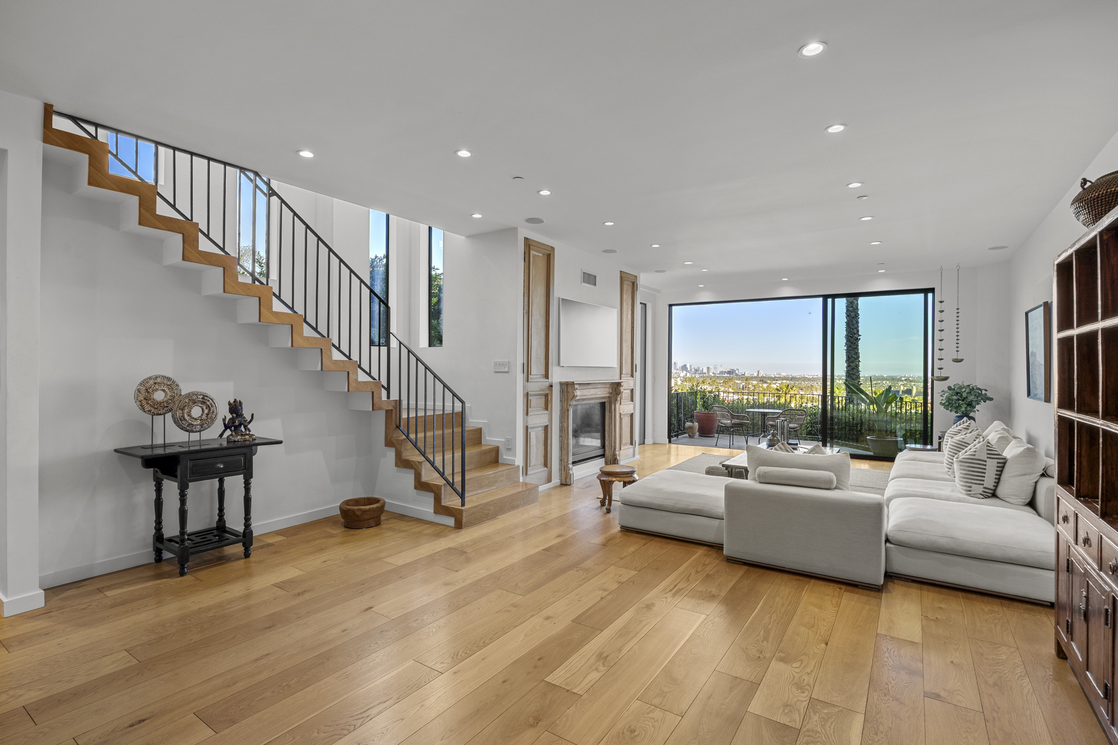  8241 Lincoln Terrace - 物件實景