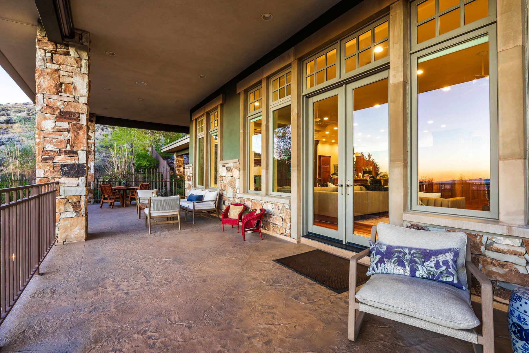  Timeless East Bench Craftsman Estate with Gated Entry, Expansive Light and Views - 物件實景