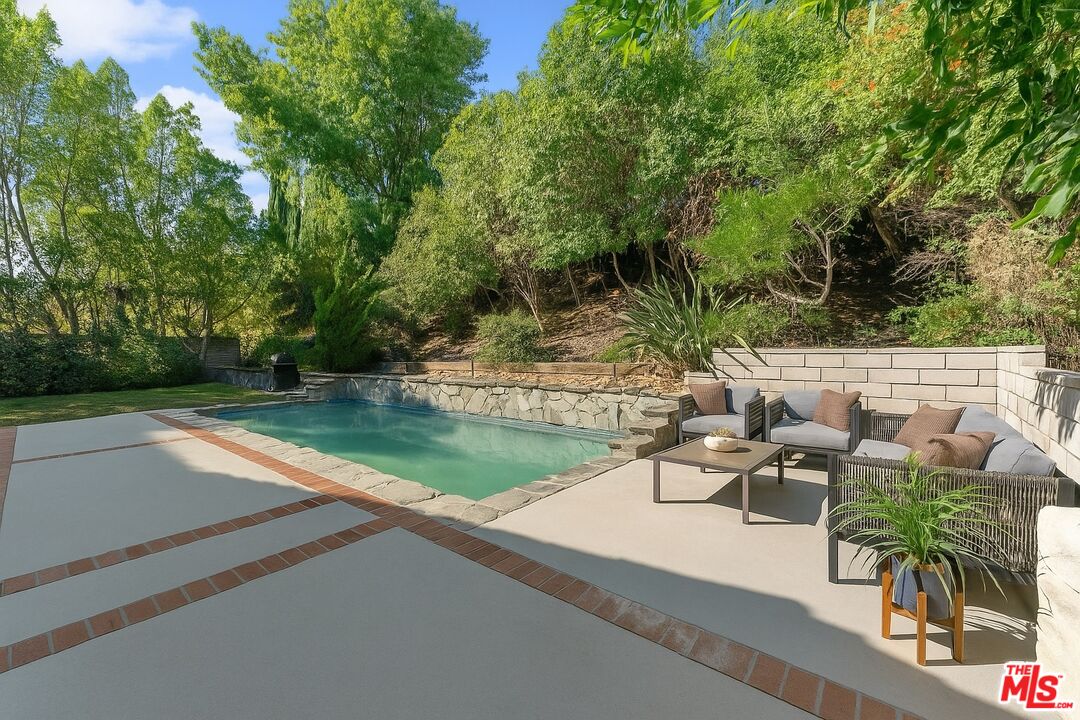 Porter Ranch, California, 91326, United States, 4 Bedrooms Bedrooms, ,2 BathroomsBathrooms,Residential,For Sale,1989197