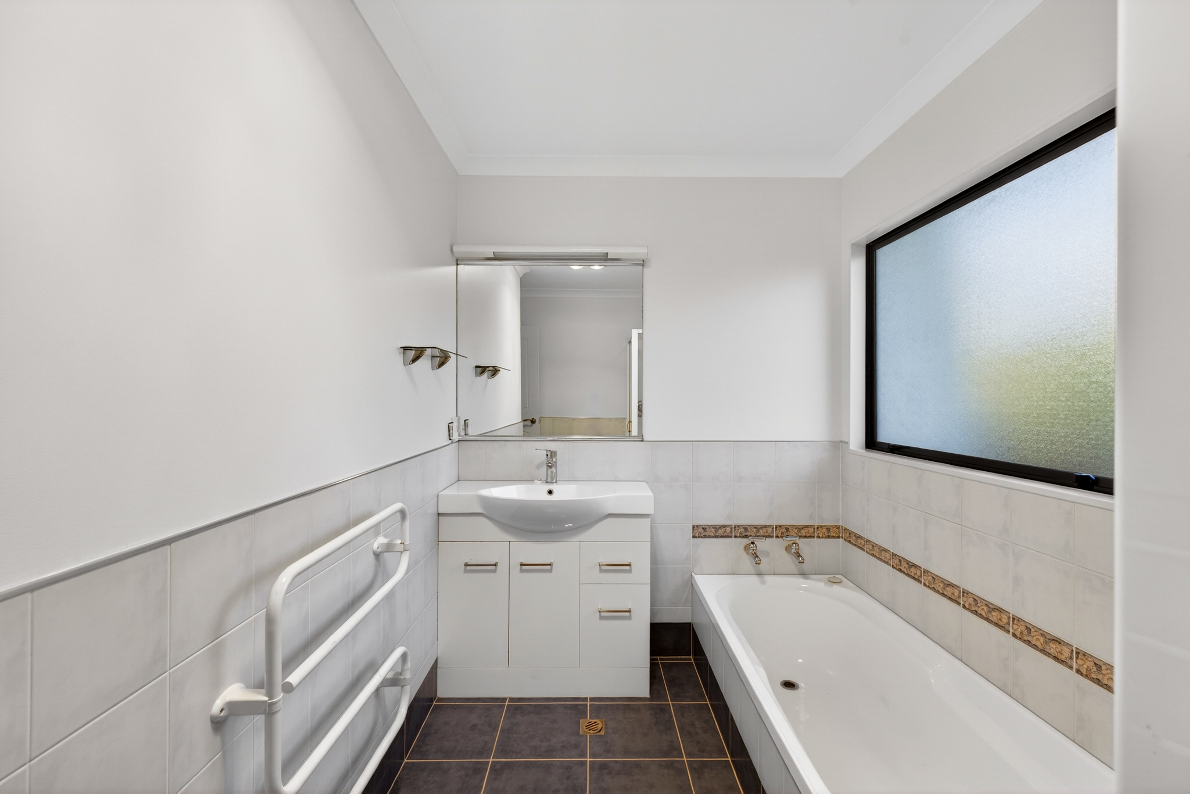  Expansive Family Home in Quiet Cul-de-sac - 物件實景