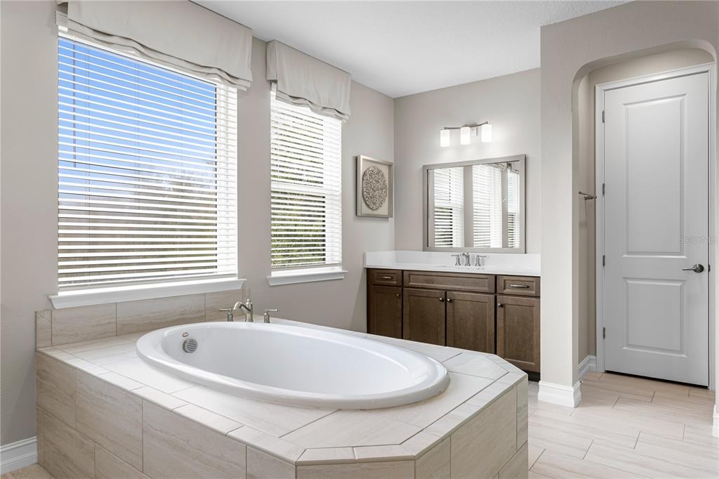 Lutz, Florida, 33559, United States, 5 Bedrooms Bedrooms, ,5 BathroomsBathrooms,Residential,For Sale,2002912