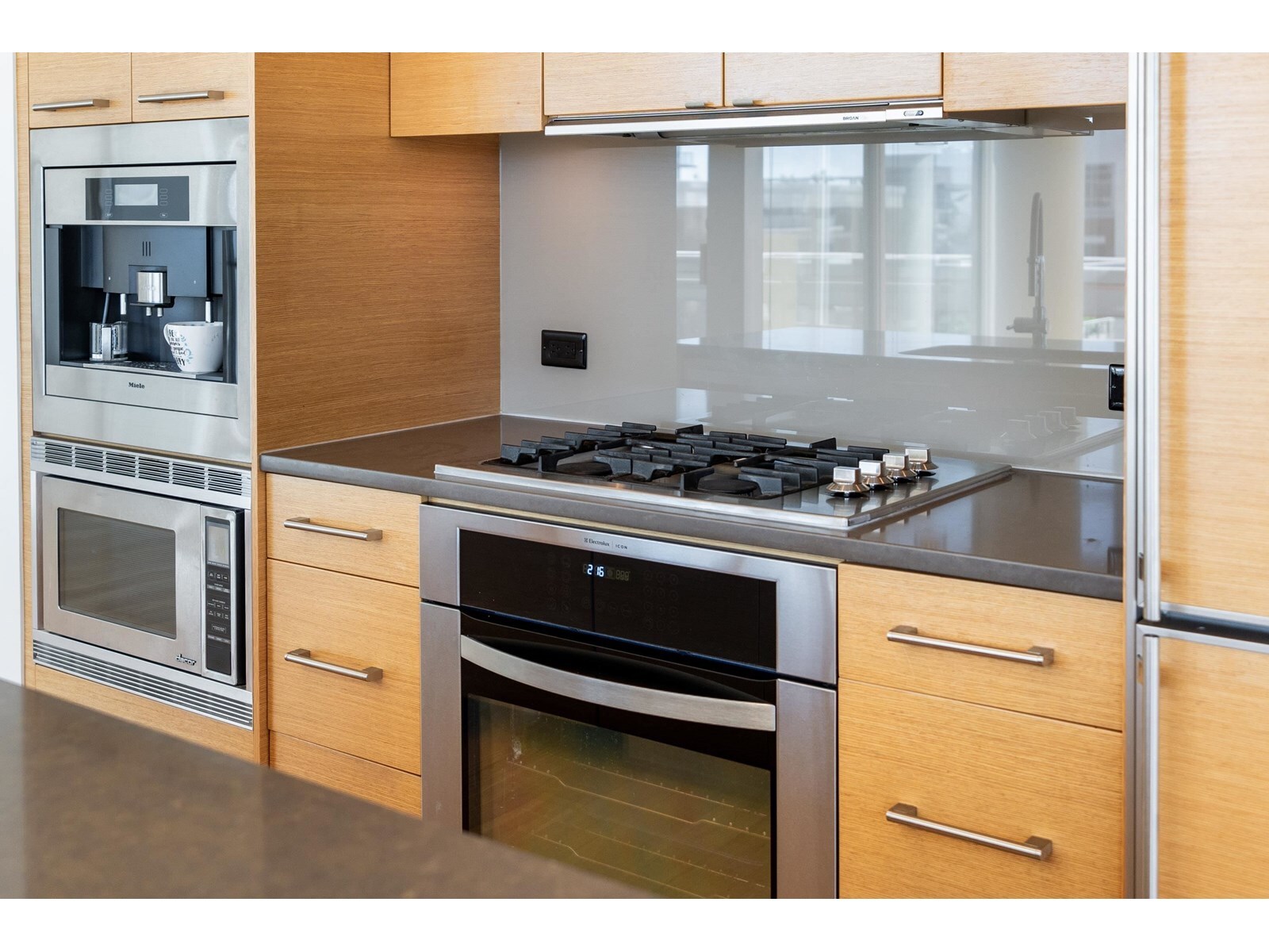 WHITE ROCK, British Columbia, V4B 0A2, CA, 2 Bedrooms Bedrooms, ,2 BathroomsBathrooms,Residential,For Sale,1947534