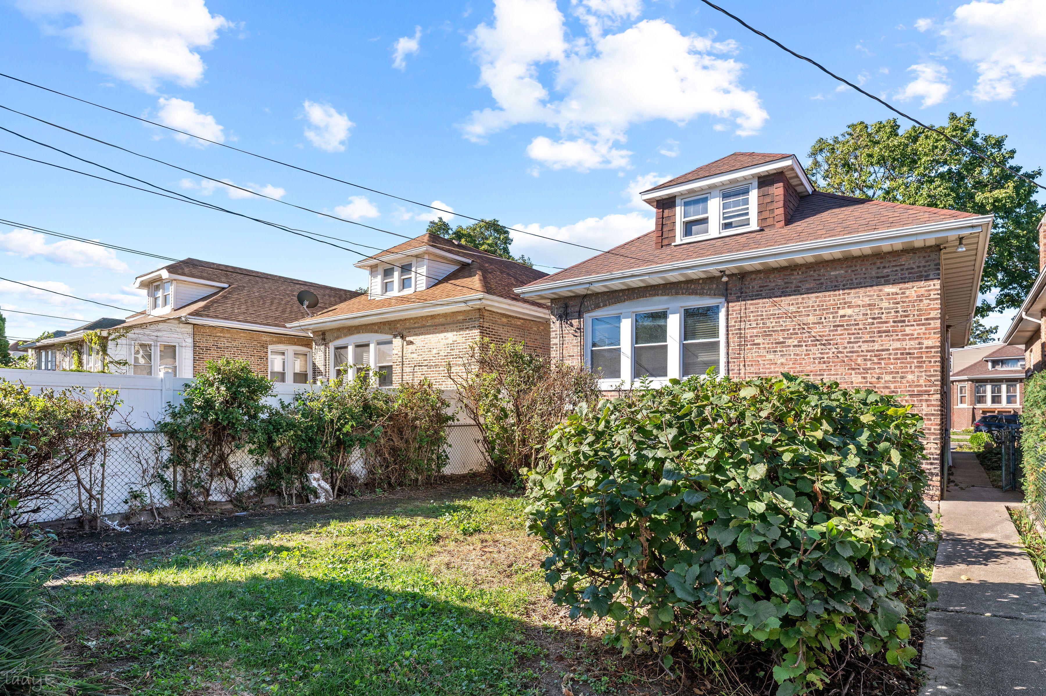  Rehab Opportunity in Desirable Gage Park Neighborhood - 物件實景